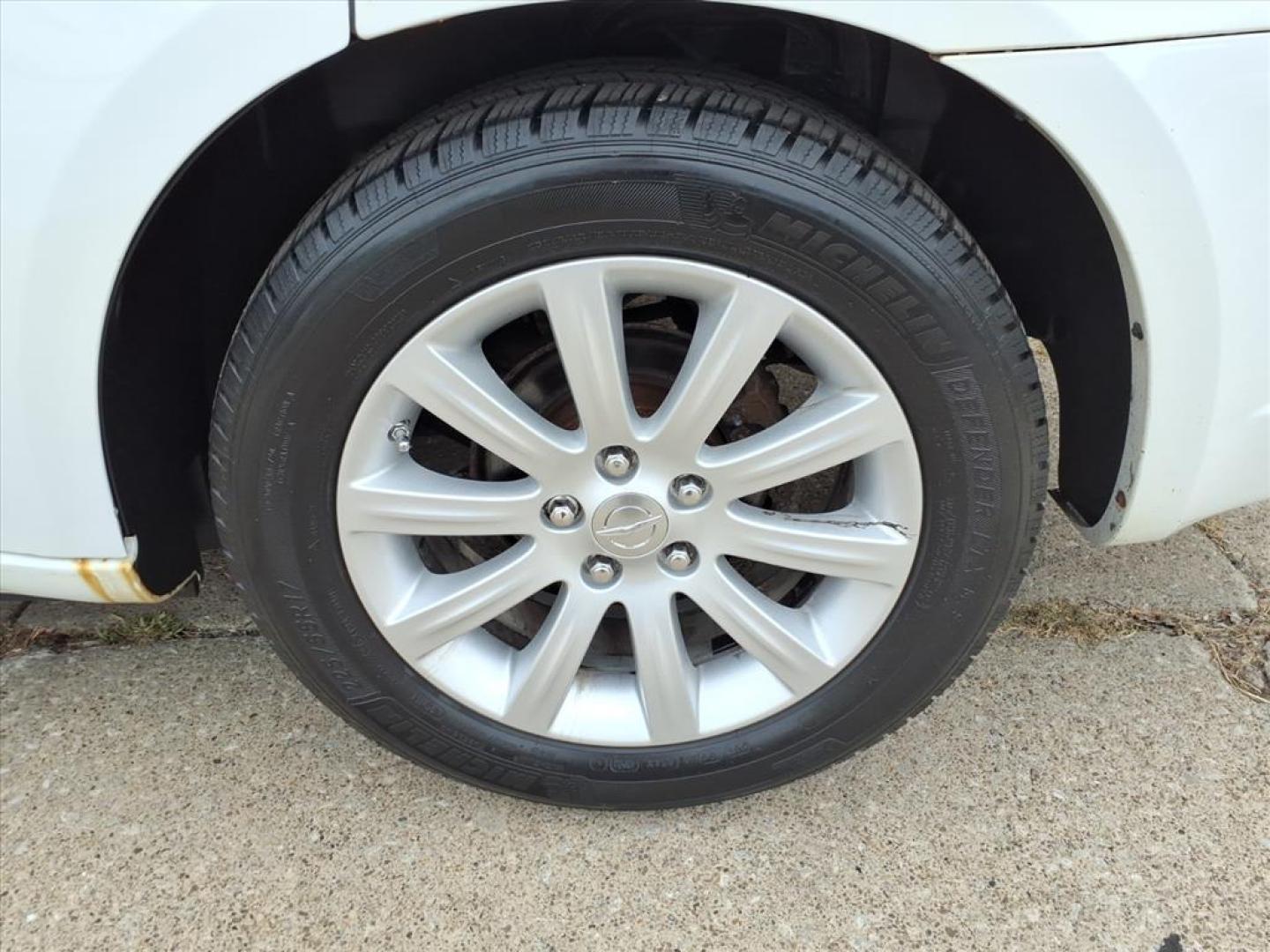 2014 Bright White Clear Coat Chrysler 200 Touring (1C3CCBBB3EN) with an 2.4L 2.4L I4 173hp 166ft. lbs. Sequential Multiport Fuel Injection engine, Automatic transmission, located at 5505 N. Summit St., Toledo, OH, 43611, (419) 729-2688, 41.654953, -83.530014 - Photo#24