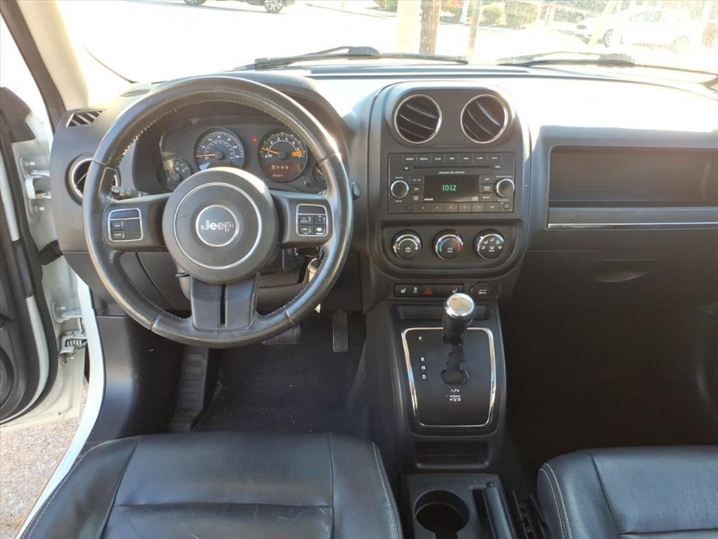 2015 Bright White Clear Coat Jeep Patriot High Altitude Edition (1C4NJRFB9FD) with an 2.4L 2.4L I4 172hp 165ft. lbs. Sequential Multiport Fuel Injection engine, 6-Speed Shiftable Automatic transmission, located at 5505 N. Summit St., Toledo, OH, 43611, (419) 729-2688, 41.654953, -83.530014 - Photo#4