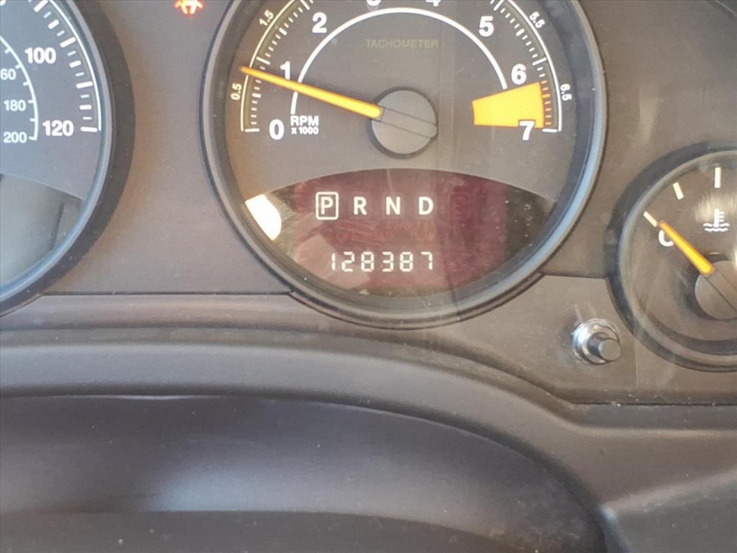 2015 Bright White Clear Coat Jeep Patriot High Altitude Edition (1C4NJRFB9FD) with an 2.4L 2.4L I4 172hp 165ft. lbs. Sequential Multiport Fuel Injection engine, 6-Speed Shiftable Automatic transmission, located at 5505 N. Summit St., Toledo, OH, 43611, (419) 729-2688, 41.654953, -83.530014 - Photo#9