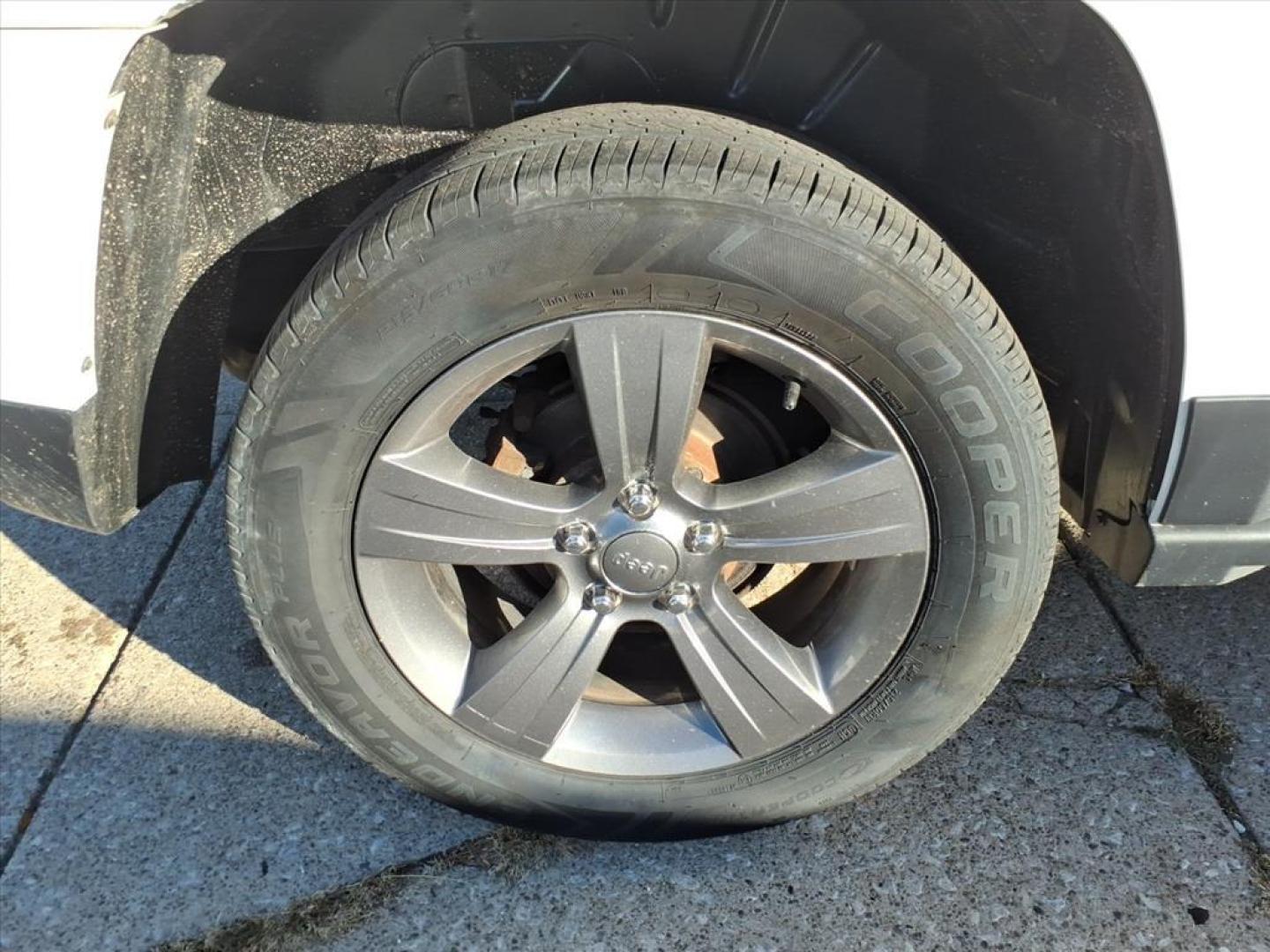 2015 Bright White Clear Coat Jeep Patriot High Altitude Edition (1C4NJRFB9FD) with an 2.4L 2.4L I4 172hp 165ft. lbs. Sequential Multiport Fuel Injection engine, 6-Speed Shiftable Automatic transmission, located at 5505 N. Summit St., Toledo, OH, 43611, (419) 729-2688, 41.654953, -83.530014 - Photo#21