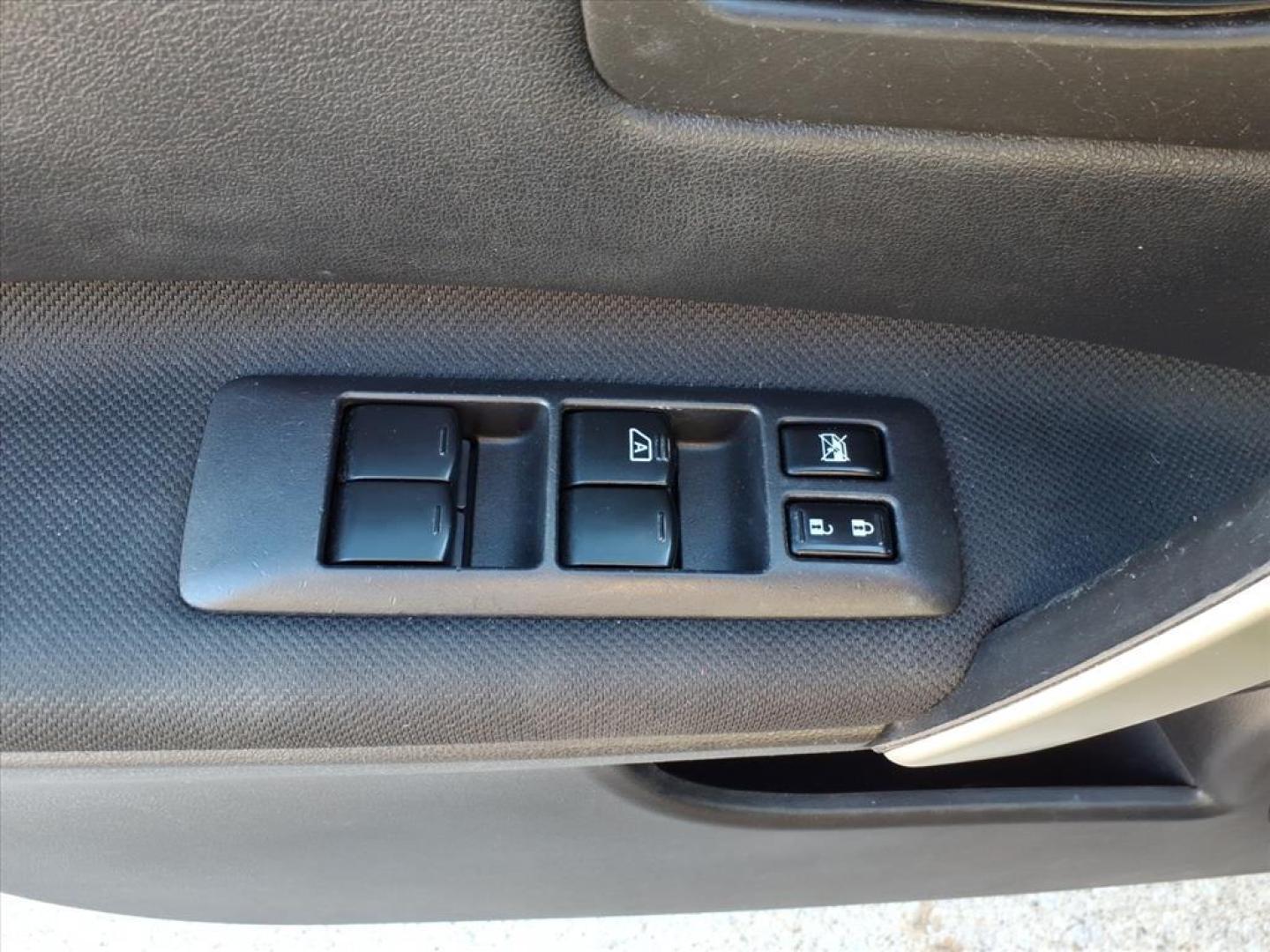 2015 Super Black Nissan Rogue Select S (JN8AS5MV4FW) with an 2.5L 2.5L I4 170hp 175ft. lbs. Sequential Multiport Fuel Injection engine, CVT transmission, located at 5505 N. Summit St., Toledo, OH, 43611, (419) 729-2688, 41.654953, -83.530014 - Photo#5