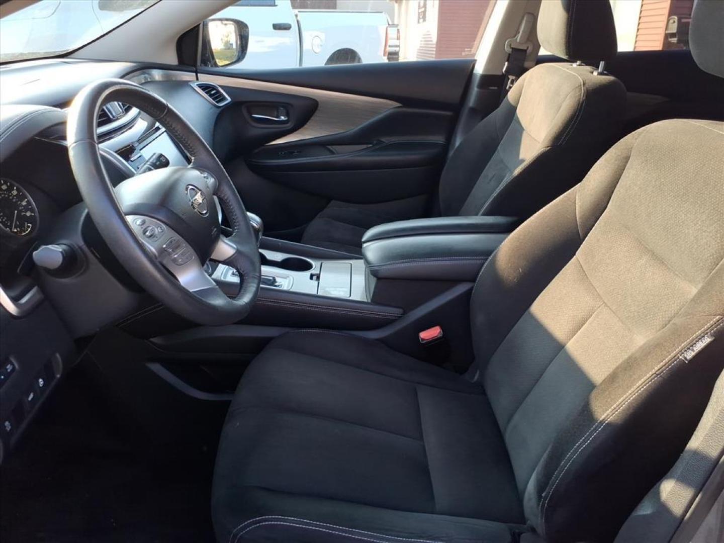 2015 Gun Metallic Nissan Murano SV (5N1AZ2MH2FN) with an 3.5L 3.5L V6 260hp 240ft. lbs. Sequential Multiport Fuel Injection engine, CVT transmission, located at 5505 N. Summit St., Toledo, OH, 43611, (419) 729-2688, 41.654953, -83.530014 - Photo#2