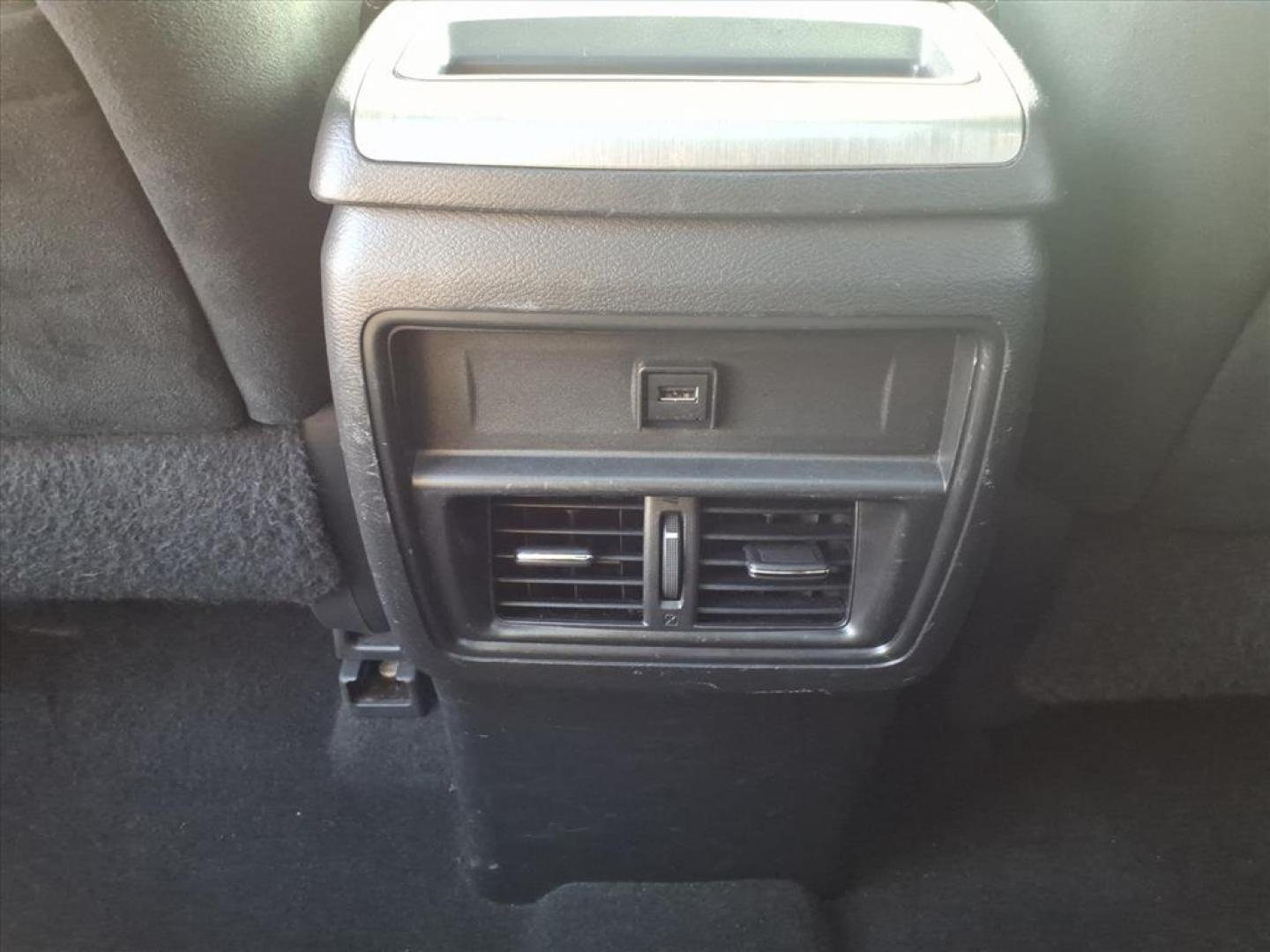 2015 Gun Metallic Nissan Murano SV (5N1AZ2MH2FN) with an 3.5L 3.5L V6 260hp 240ft. lbs. Sequential Multiport Fuel Injection engine, CVT transmission, located at 5505 N. Summit St., Toledo, OH, 43611, (419) 729-2688, 41.654953, -83.530014 - Photo#5