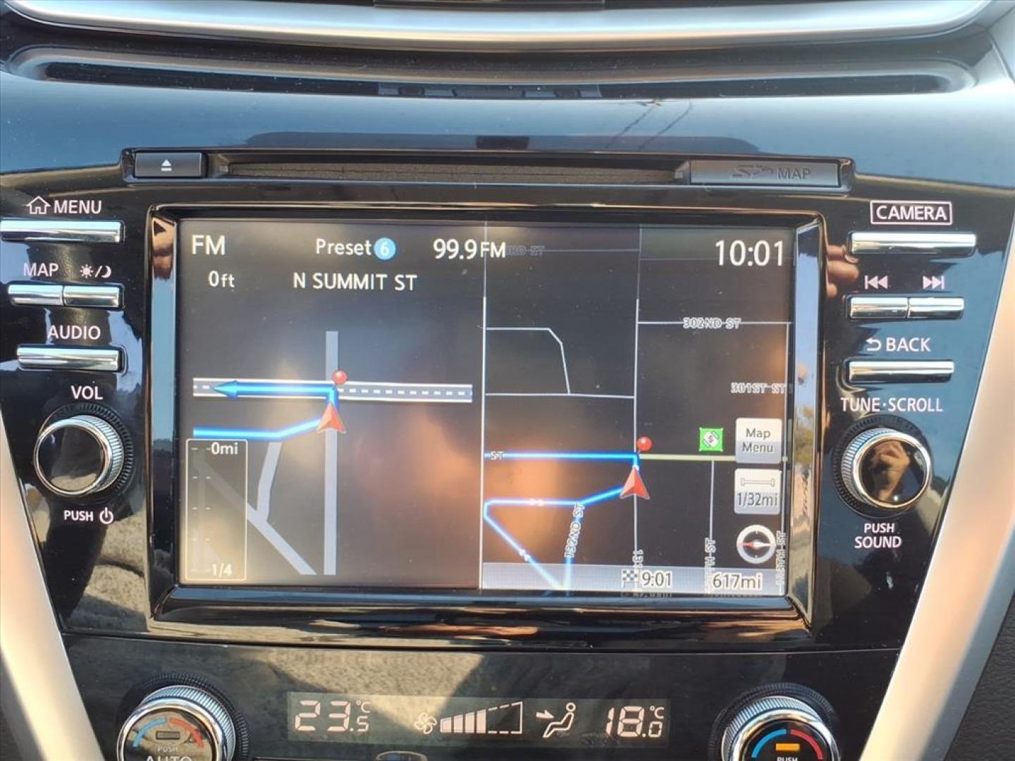 2015 Gun Metallic Nissan Murano SV (5N1AZ2MH2FN) with an 3.5L 3.5L V6 260hp 240ft. lbs. Sequential Multiport Fuel Injection engine, CVT transmission, located at 5505 N. Summit St., Toledo, OH, 43611, (419) 729-2688, 41.654953, -83.530014 - Photo#15