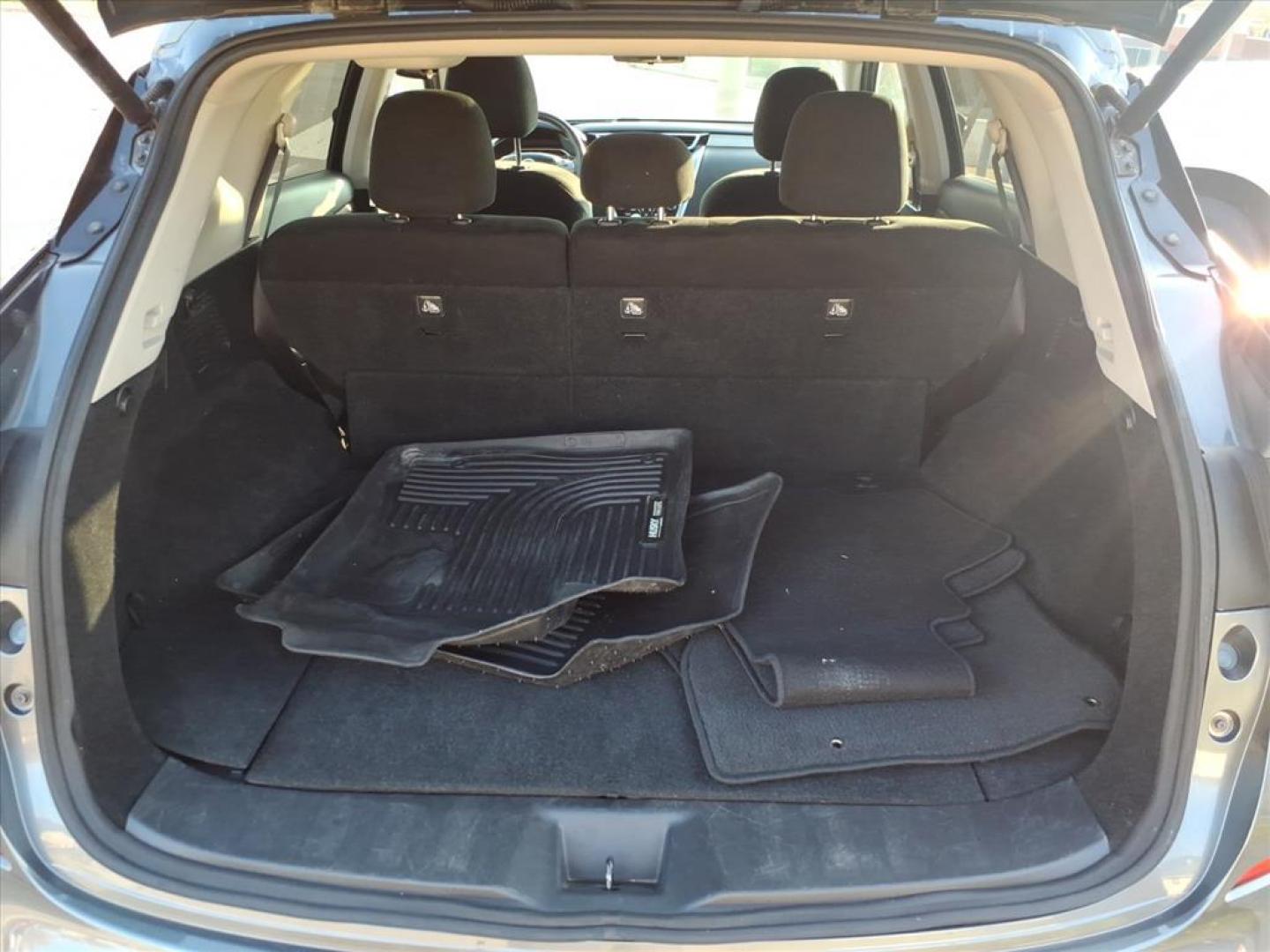 2015 Gun Metallic Nissan Murano SV (5N1AZ2MH2FN) with an 3.5L 3.5L V6 260hp 240ft. lbs. Sequential Multiport Fuel Injection engine, CVT transmission, located at 5505 N. Summit St., Toledo, OH, 43611, (419) 729-2688, 41.654953, -83.530014 - Photo#18