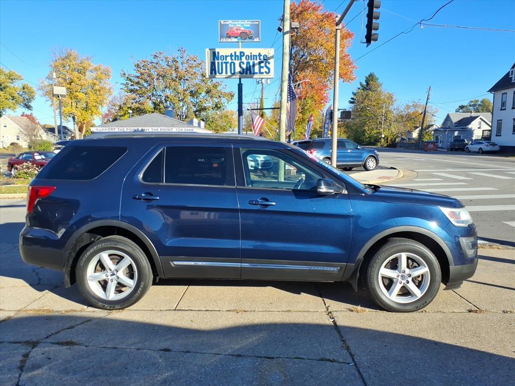 photo of 2016 Ford Explorer XLT