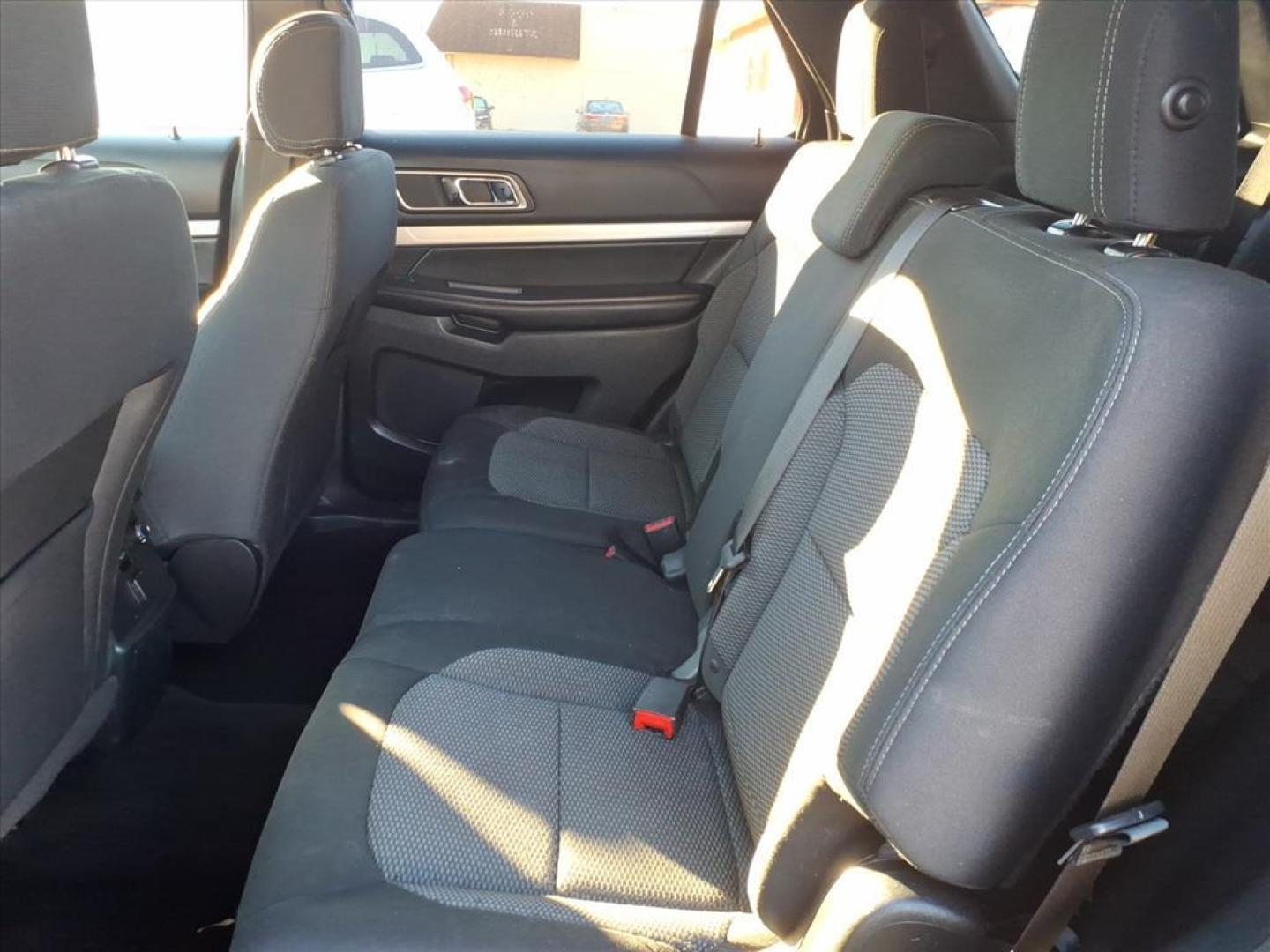 2016 Blue Jeans Ford Explorer XLT (1FM5K8D8XGG) with an 3.5L 3.5L V6 290hp 255ft. lbs. Sequential Multiport Fuel Injection engine, 6-Speed Shiftable Automatic transmission, located at 5505 N. Summit St., Toledo, OH, 43611, (419) 729-2688, 41.654953, -83.530014 - Photo#3