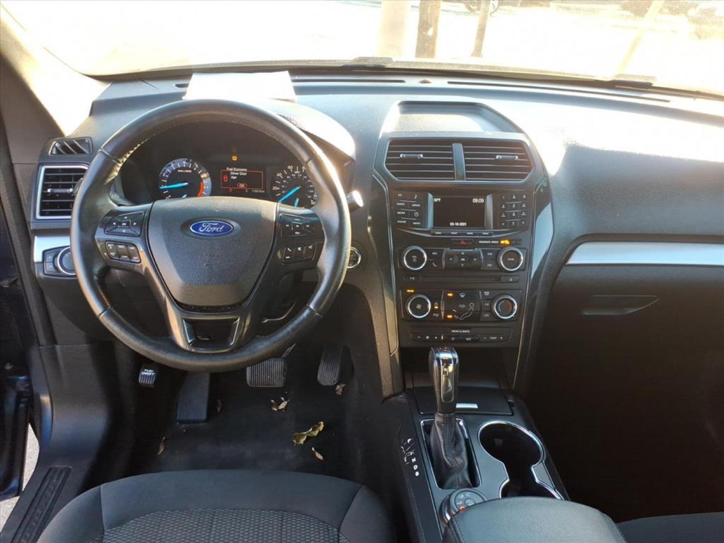 2016 Blue Jeans Ford Explorer XLT (1FM5K8D8XGG) with an 3.5L 3.5L V6 290hp 255ft. lbs. Sequential Multiport Fuel Injection engine, 6-Speed Shiftable Automatic transmission, located at 5505 N. Summit St., Toledo, OH, 43611, (419) 729-2688, 41.654953, -83.530014 - Photo#5