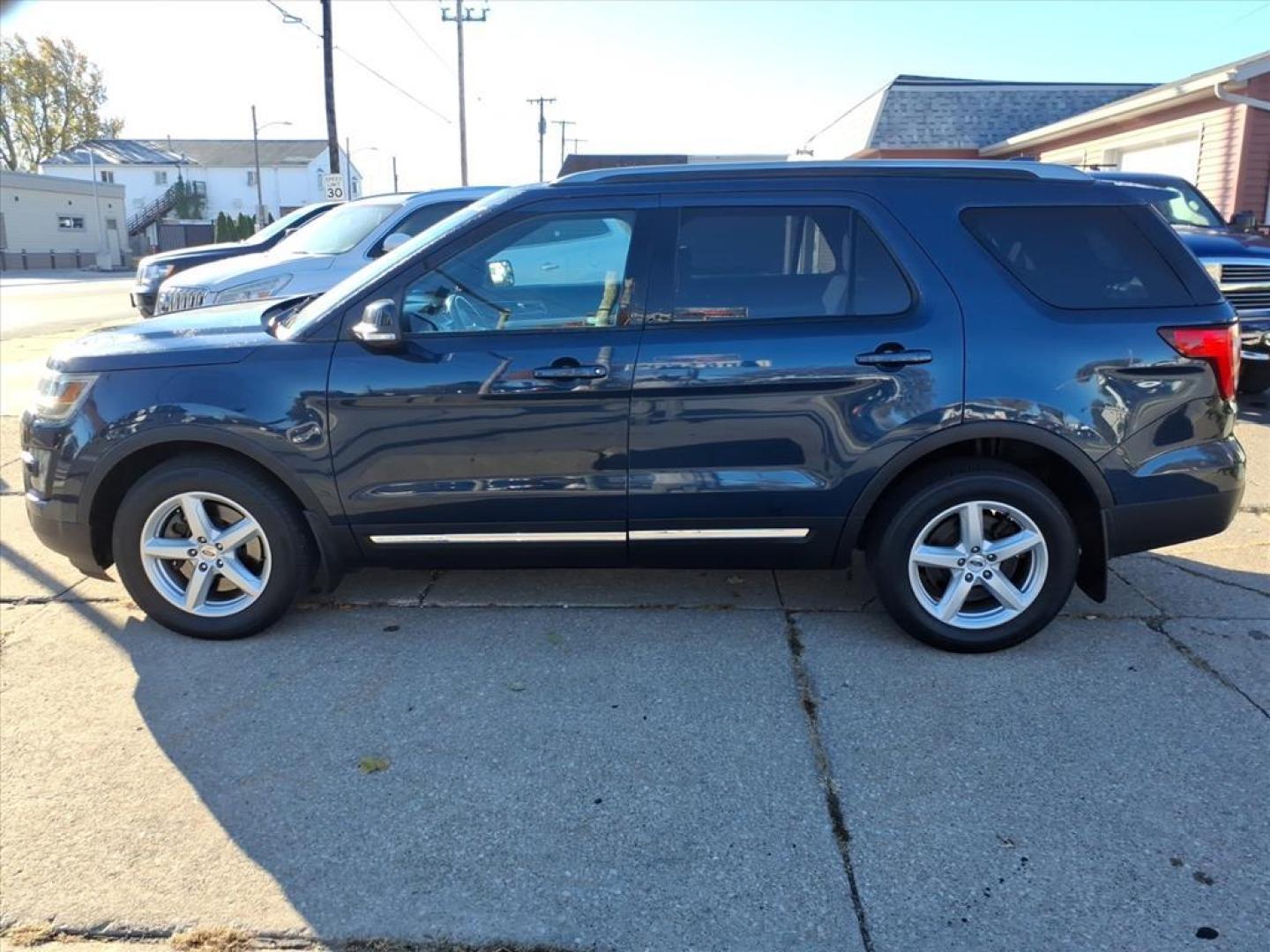 2016 Blue Jeans Ford Explorer XLT (1FM5K8D8XGG) with an 3.5L 3.5L V6 290hp 255ft. lbs. Sequential Multiport Fuel Injection engine, 6-Speed Shiftable Automatic transmission, located at 5505 N. Summit St., Toledo, OH, 43611, (419) 729-2688, 41.654953, -83.530014 - Photo#21