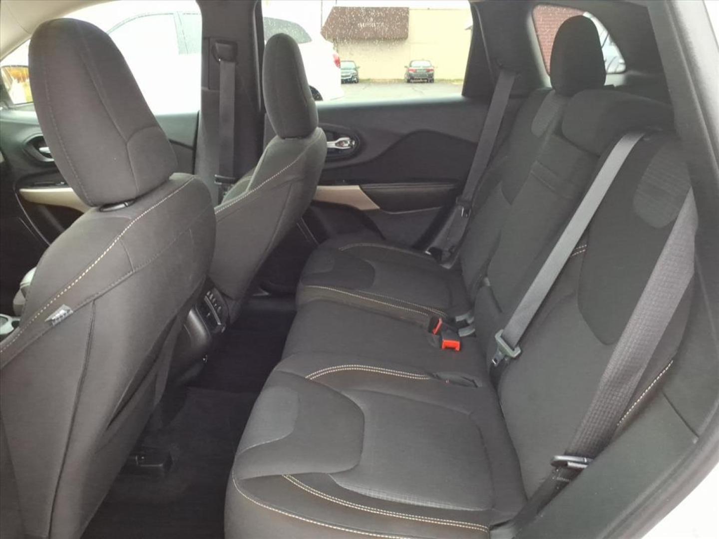 2017 Bright White Clear Coat Jeep Cherokee Latitude (1C4PJMCS5HD) with an 3.2L 3.2L V6 271hp 239ft. lbs. Sequential Multiport Fuel Injection engine, Automatic transmission, located at 5505 N. Summit St., Toledo, OH, 43611, (419) 729-2688, 41.654953, -83.530014 - Photo#5