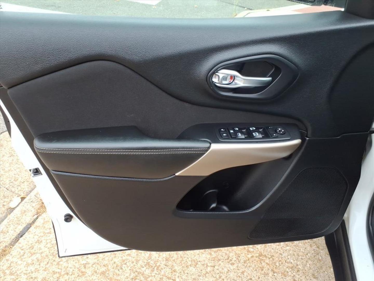 2017 Bright White Clear Coat Jeep Cherokee Latitude (1C4PJMCS5HD) with an 3.2L 3.2L V6 271hp 239ft. lbs. Sequential Multiport Fuel Injection engine, Automatic transmission, located at 5505 N. Summit St., Toledo, OH, 43611, (419) 729-2688, 41.654953, -83.530014 - Photo#7