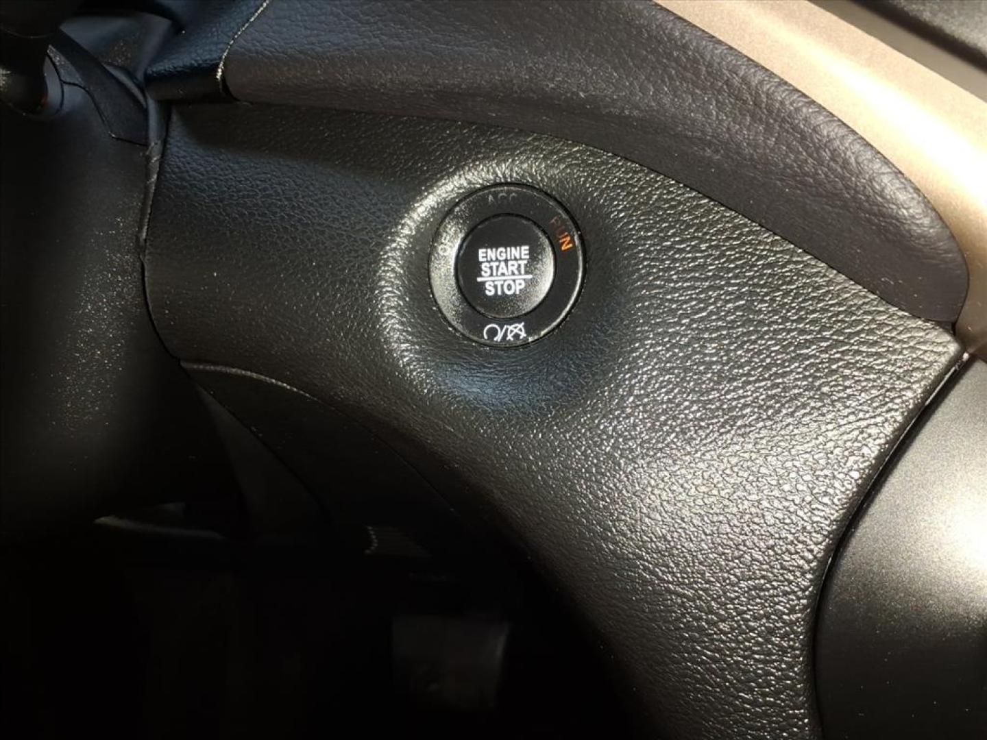 2017 Bright White Clear Coat Jeep Cherokee Latitude (1C4PJMCS5HD) with an 3.2L 3.2L V6 271hp 239ft. lbs. Sequential Multiport Fuel Injection engine, Automatic transmission, located at 5505 N. Summit St., Toledo, OH, 43611, (419) 729-2688, 41.654953, -83.530014 - Photo#12