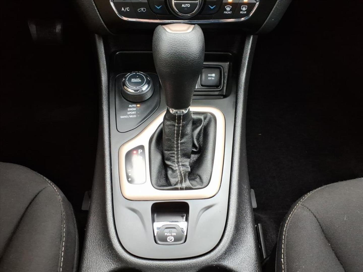 2017 Bright White Clear Coat Jeep Cherokee Latitude (1C4PJMCS5HD) with an 3.2L 3.2L V6 271hp 239ft. lbs. Sequential Multiport Fuel Injection engine, Automatic transmission, located at 5505 N. Summit St., Toledo, OH, 43611, (419) 729-2688, 41.654953, -83.530014 - Photo#13