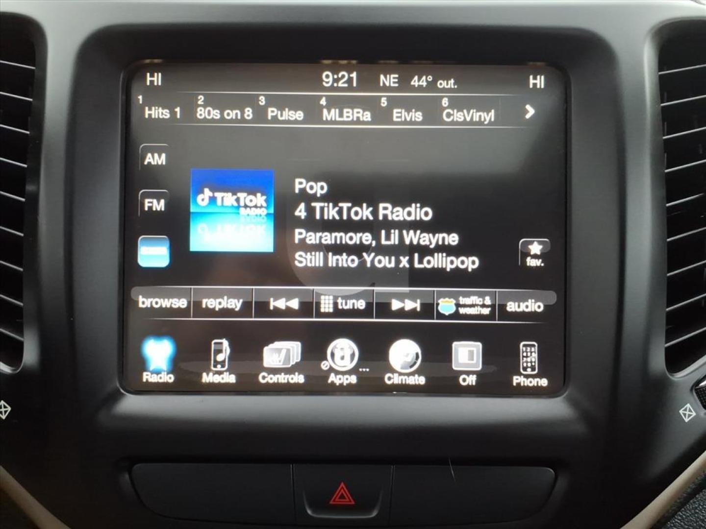 2017 Bright White Clear Coat Jeep Cherokee Latitude (1C4PJMCS5HD) with an 3.2L 3.2L V6 271hp 239ft. lbs. Sequential Multiport Fuel Injection engine, Automatic transmission, located at 5505 N. Summit St., Toledo, OH, 43611, (419) 729-2688, 41.654953, -83.530014 - Photo#15