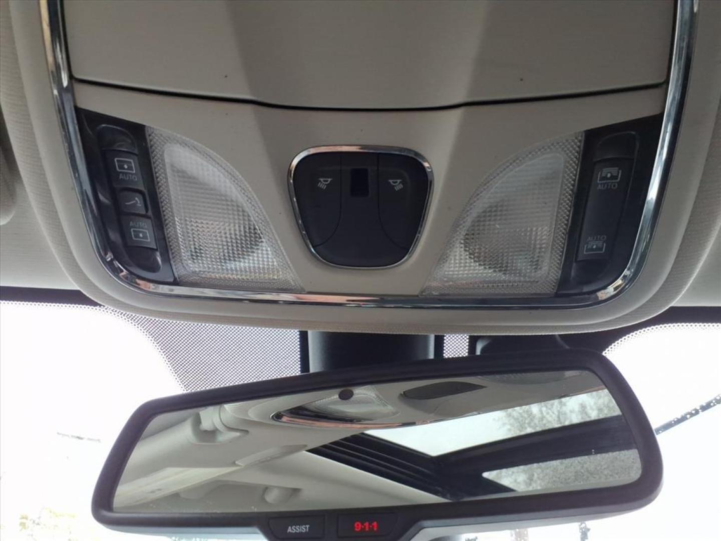 2017 Bright White Clear Coat Jeep Cherokee Latitude (1C4PJMCS5HD) with an 3.2L 3.2L V6 271hp 239ft. lbs. Sequential Multiport Fuel Injection engine, Automatic transmission, located at 5505 N. Summit St., Toledo, OH, 43611, (419) 729-2688, 41.654953, -83.530014 - Photo#18