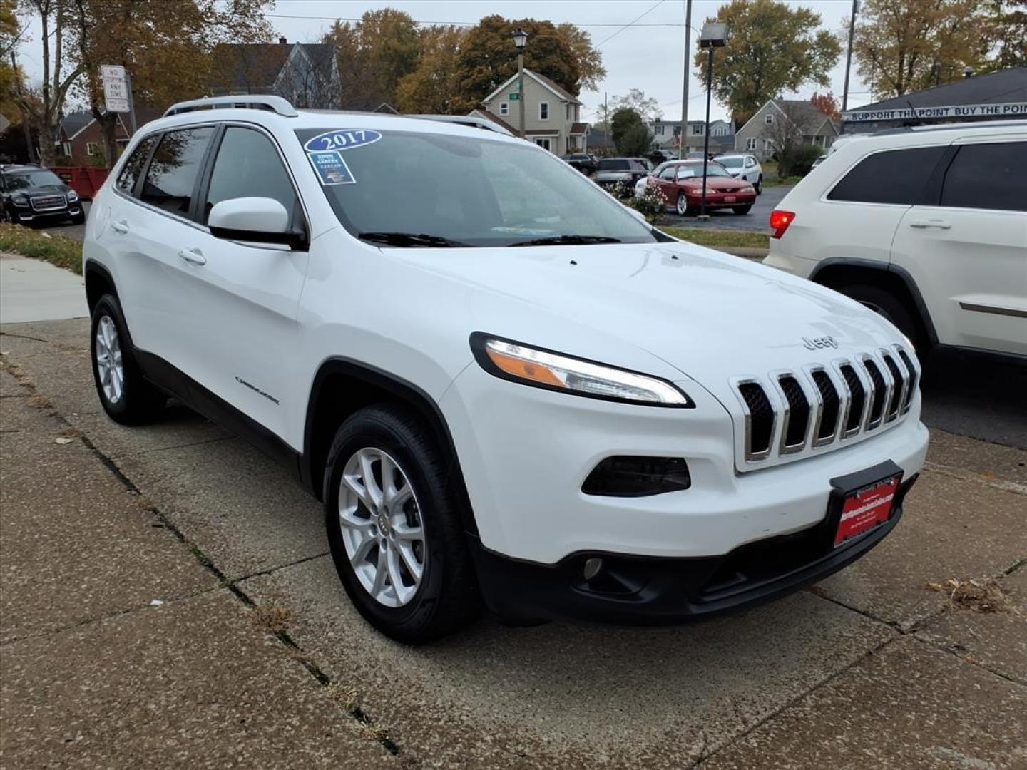 2017 Bright White Clear Coat Jeep Cherokee Latitude (1C4PJMCS5HD) with an 3.2L 3.2L V6 271hp 239ft. lbs. Sequential Multiport Fuel Injection engine, Automatic transmission, located at 5505 N. Summit St., Toledo, OH, 43611, (419) 729-2688, 41.654953, -83.530014 - Photo#23
