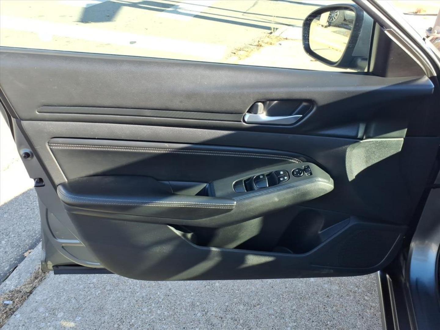 2020 Gun Metallic Nissan Altima 2.5 S (1N4BL4BV1LC) with an 2.5L 2.5L I4 188hp 180ft. lbs. Direct Injection engine, Xtronic CVT transmission, located at 5505 N. Summit St., Toledo, OH, 43611, (419) 729-2688, 41.654953, -83.530014 - Photo#6