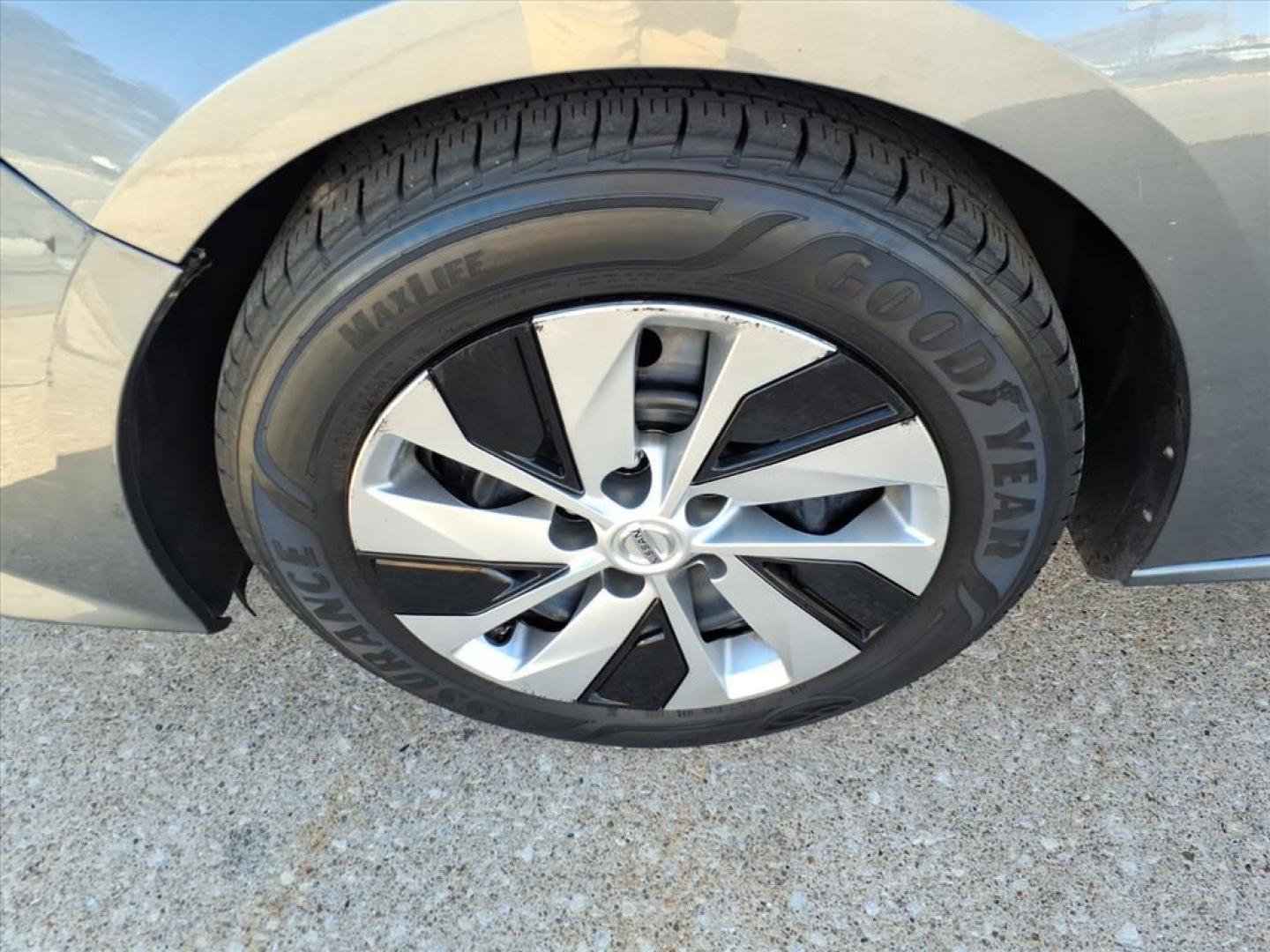 2020 Gun Metallic Nissan Altima 2.5 S (1N4BL4BV1LC) with an 2.5L 2.5L I4 188hp 180ft. lbs. Direct Injection engine, Xtronic CVT transmission, located at 5505 N. Summit St., Toledo, OH, 43611, (419) 729-2688, 41.654953, -83.530014 - Photo#27