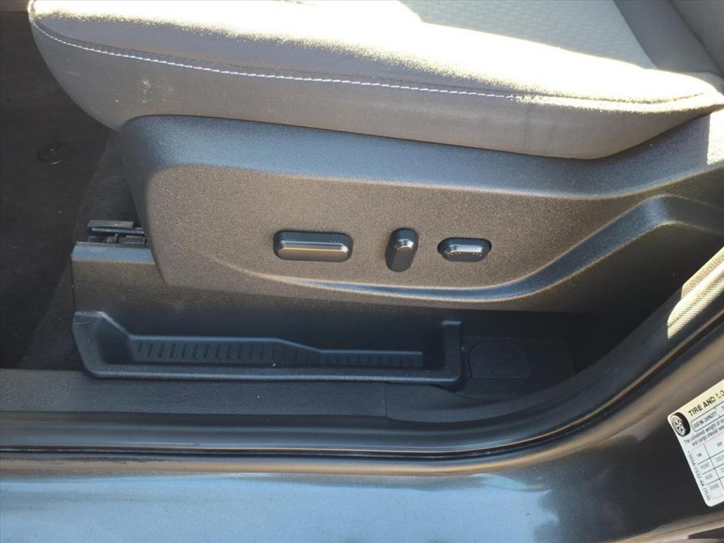 2017 Magnetic Ford Escape SE (1FMCU9GD4HU) with an 1.5L EcoBoost 1.5L Turbo I4 179hp 177ft. lbs. Direct Injection engine, 6-Speed Shiftable Automatic transmission, located at 5505 N. Summit St., Toledo, OH, 43611, (419) 729-2688, 41.654953, -83.530014 - Photo#2