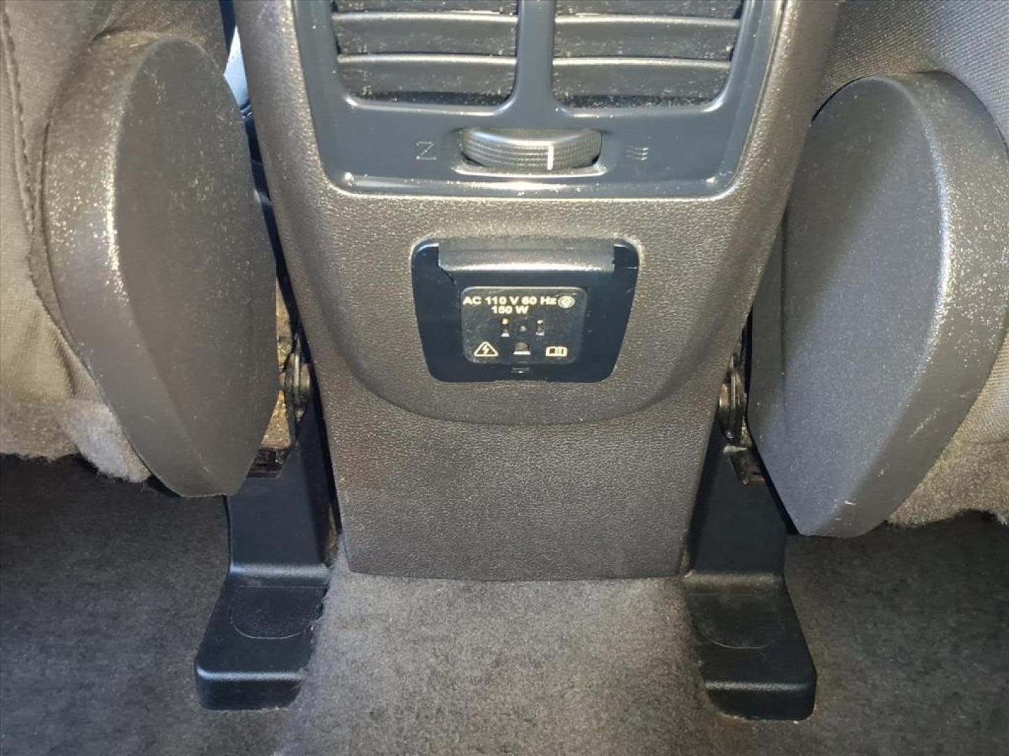 2017 Magnetic Ford Escape SE (1FMCU9GD4HU) with an 1.5L EcoBoost 1.5L Turbo I4 179hp 177ft. lbs. Direct Injection engine, 6-Speed Shiftable Automatic transmission, located at 5505 N. Summit St., Toledo, OH, 43611, (419) 729-2688, 41.654953, -83.530014 - Photo#4