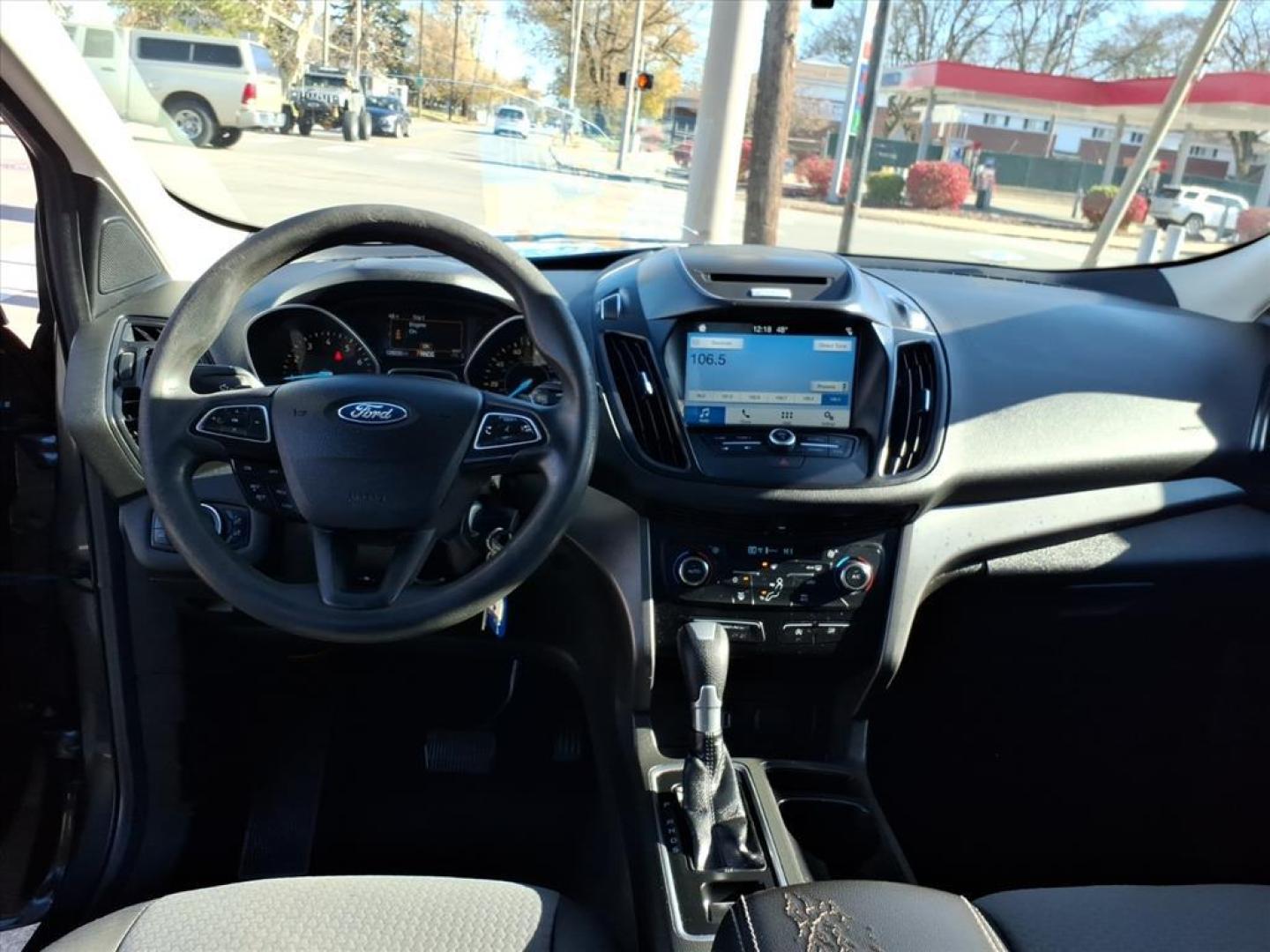 2017 Magnetic Ford Escape SE (1FMCU9GD4HU) with an 1.5L EcoBoost 1.5L Turbo I4 179hp 177ft. lbs. Direct Injection engine, 6-Speed Shiftable Automatic transmission, located at 5505 N. Summit St., Toledo, OH, 43611, (419) 729-2688, 41.654953, -83.530014 - Photo#5
