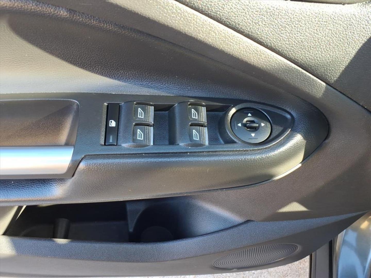 2017 Magnetic Ford Escape SE (1FMCU9GD4HU) with an 1.5L EcoBoost 1.5L Turbo I4 179hp 177ft. lbs. Direct Injection engine, 6-Speed Shiftable Automatic transmission, located at 5505 N. Summit St., Toledo, OH, 43611, (419) 729-2688, 41.654953, -83.530014 - Photo#7