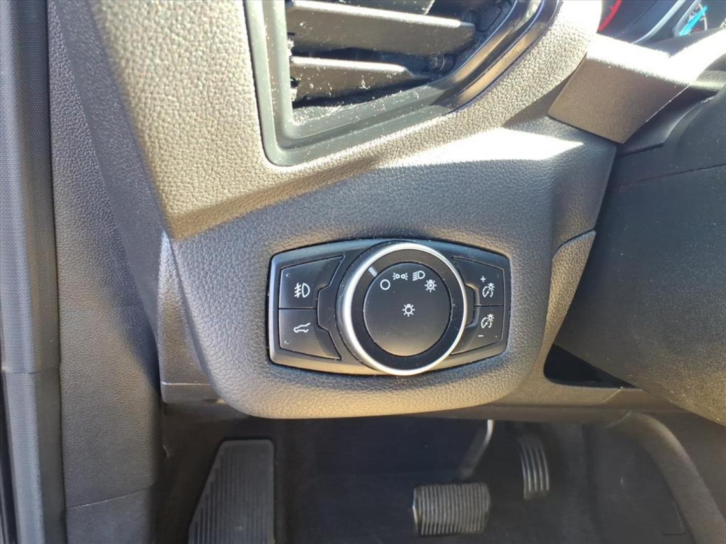 2017 Magnetic Ford Escape SE (1FMCU9GD4HU) with an 1.5L EcoBoost 1.5L Turbo I4 179hp 177ft. lbs. Direct Injection engine, 6-Speed Shiftable Automatic transmission, located at 5505 N. Summit St., Toledo, OH, 43611, (419) 729-2688, 41.654953, -83.530014 - Photo#15