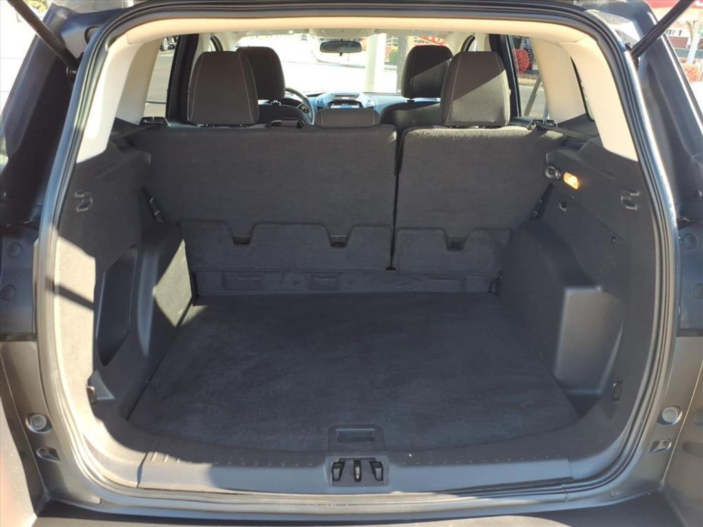 2017 Magnetic Ford Escape SE (1FMCU9GD4HU) with an 1.5L EcoBoost 1.5L Turbo I4 179hp 177ft. lbs. Direct Injection engine, 6-Speed Shiftable Automatic transmission, located at 5505 N. Summit St., Toledo, OH, 43611, (419) 729-2688, 41.654953, -83.530014 - Photo#16