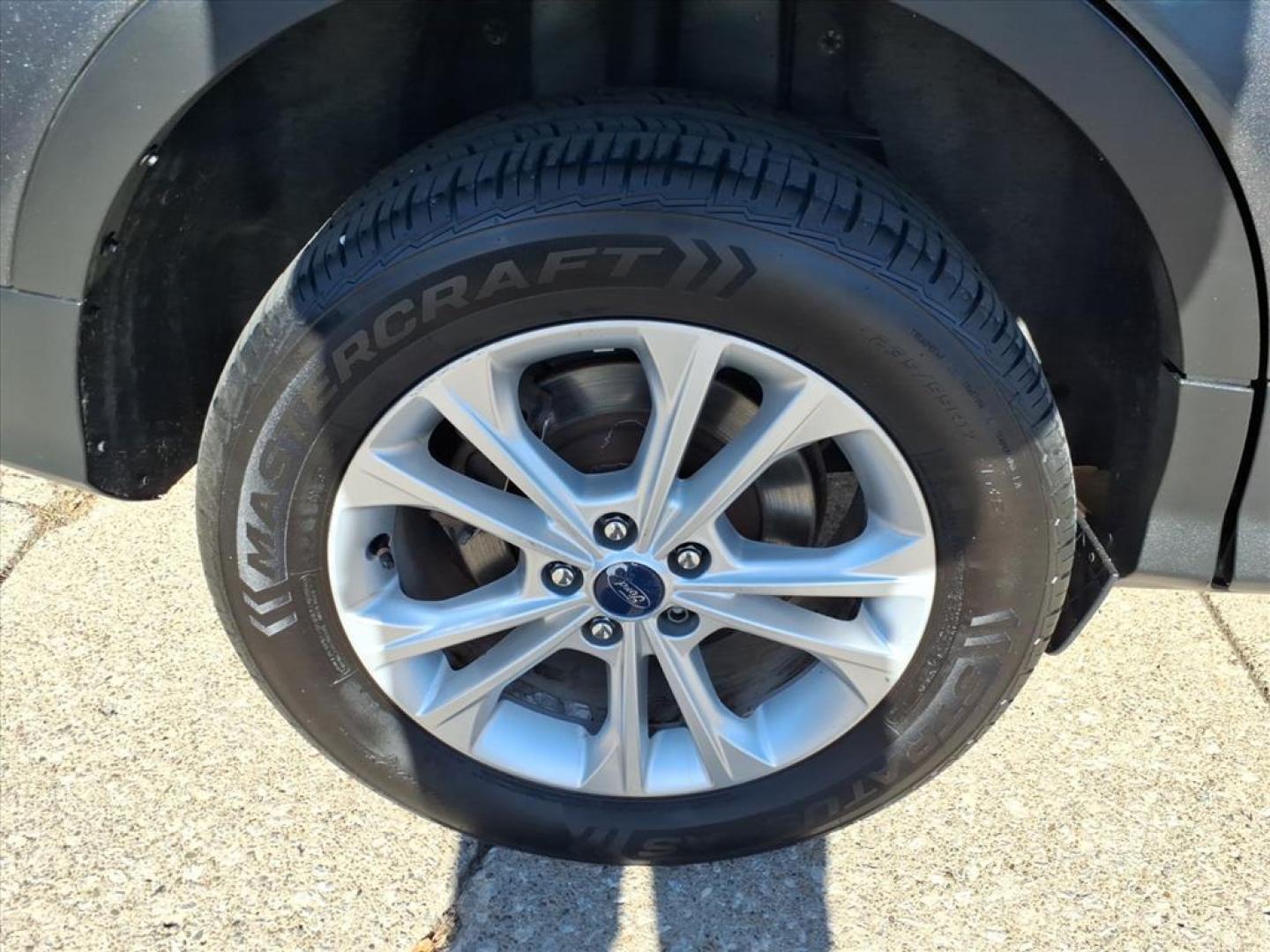 2017 Magnetic Ford Escape SE (1FMCU9GD4HU) with an 1.5L EcoBoost 1.5L Turbo I4 179hp 177ft. lbs. Direct Injection engine, 6-Speed Shiftable Automatic transmission, located at 5505 N. Summit St., Toledo, OH, 43611, (419) 729-2688, 41.654953, -83.530014 - Photo#25