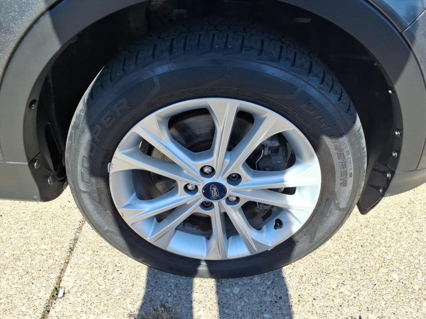 2017 Magnetic Ford Escape SE (1FMCU9GD4HU) with an 1.5L EcoBoost 1.5L Turbo I4 179hp 177ft. lbs. Direct Injection engine, 6-Speed Shiftable Automatic transmission, located at 5505 N. Summit St., Toledo, OH, 43611, (419) 729-2688, 41.654953, -83.530014 - Photo#26