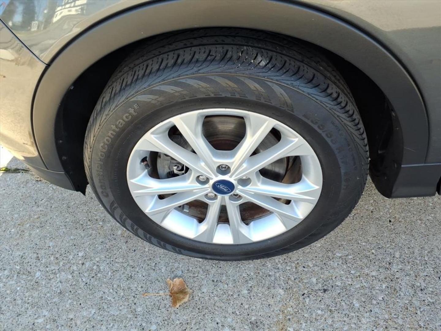 2017 Magnetic Ford Escape SE (1FMCU9GD4HU) with an 1.5L EcoBoost 1.5L Turbo I4 179hp 177ft. lbs. Direct Injection engine, 6-Speed Shiftable Automatic transmission, located at 5505 N. Summit St., Toledo, OH, 43611, (419) 729-2688, 41.654953, -83.530014 - Photo#27