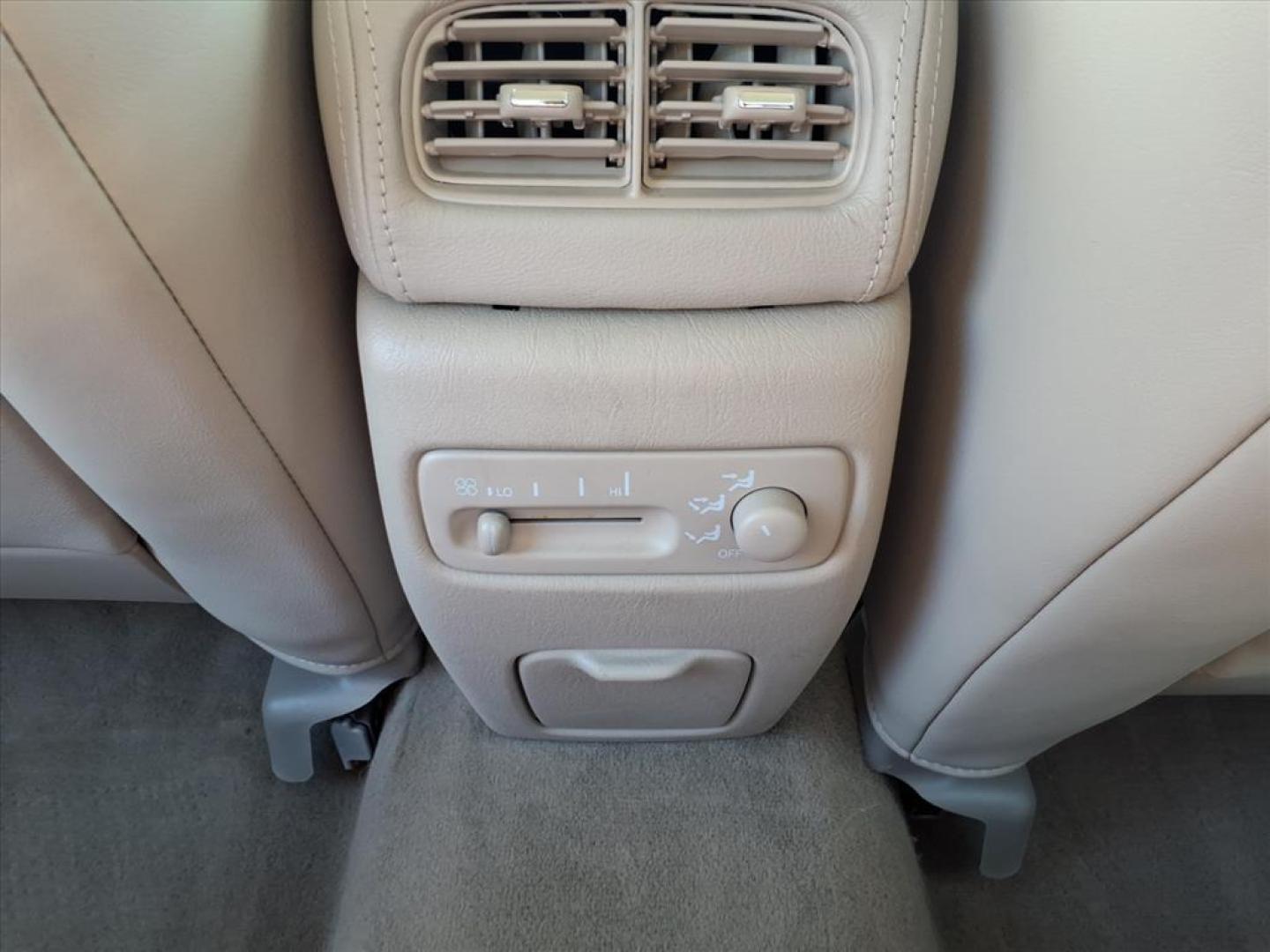 2004 White Lightning Cadillac Seville SLS (1G6KS54Y24U) with an 4.6L Northstar 4.6L V8 275hp 300ft. lbs. Sequential Multiport Fuel Injection engine, 4-Speed Automatic transmission, located at 5505 N. Summit St., Toledo, OH, 43611, (419) 729-2688, 41.654953, -83.530014 - Photo#4