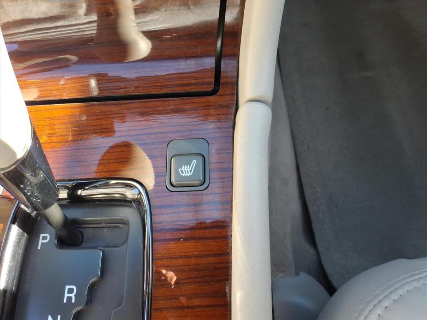 2004 White Lightning Cadillac Seville SLS (1G6KS54Y24U) with an 4.6L Northstar 4.6L V8 275hp 300ft. lbs. Sequential Multiport Fuel Injection engine, 4-Speed Automatic transmission, located at 5505 N. Summit St., Toledo, OH, 43611, (419) 729-2688, 41.654953, -83.530014 - Photo#11