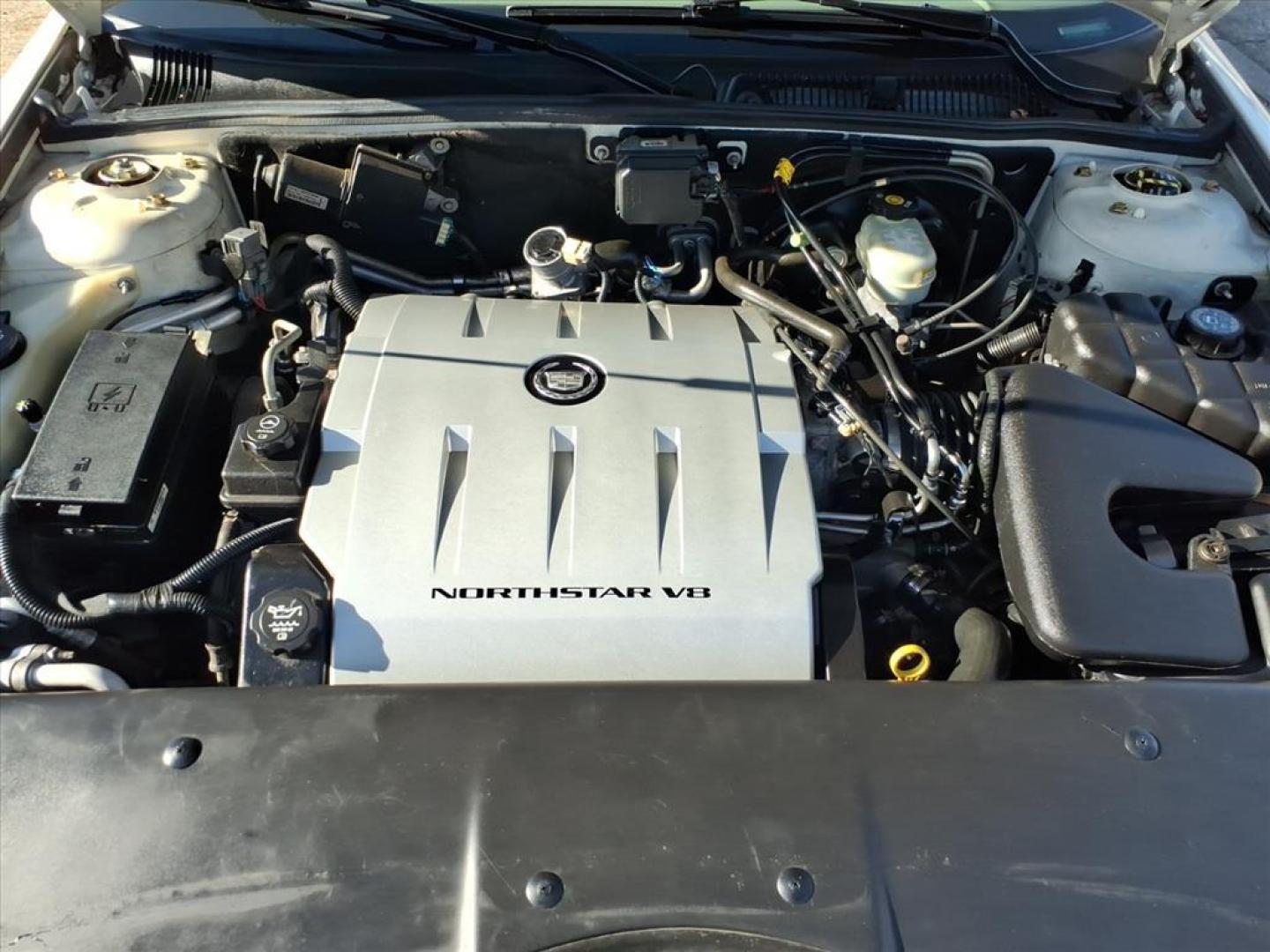 2004 White Lightning Cadillac Seville SLS (1G6KS54Y24U) with an 4.6L Northstar 4.6L V8 275hp 300ft. lbs. Sequential Multiport Fuel Injection engine, 4-Speed Automatic transmission, located at 5505 N. Summit St., Toledo, OH, 43611, (419) 729-2688, 41.654953, -83.530014 - Photo#15