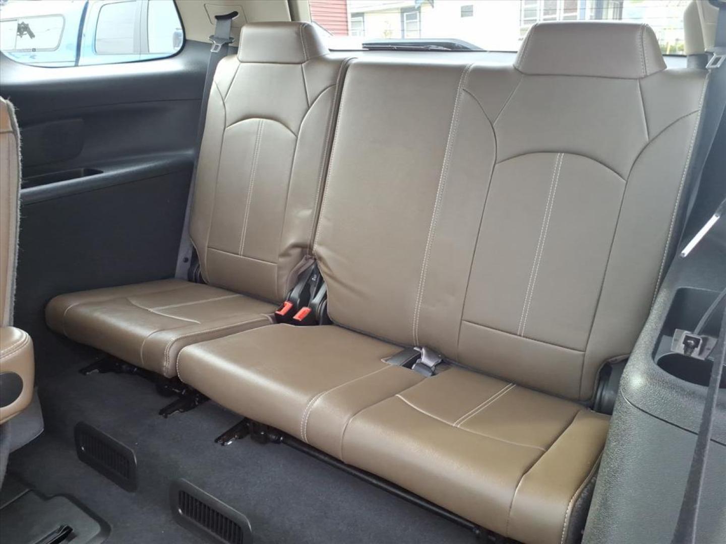 2017 Summit White GMC Acadia Limited Base (1GKKRSKD9HJ) with an 3.6L 3.6L V6 281hp 266ft. lbs. Direct Injection engine, 6-Speed Shiftable Automatic transmission, located at 5505 N. Summit St., Toledo, OH, 43611, (419) 729-2688, 41.654953, -83.530014 - Photo#4