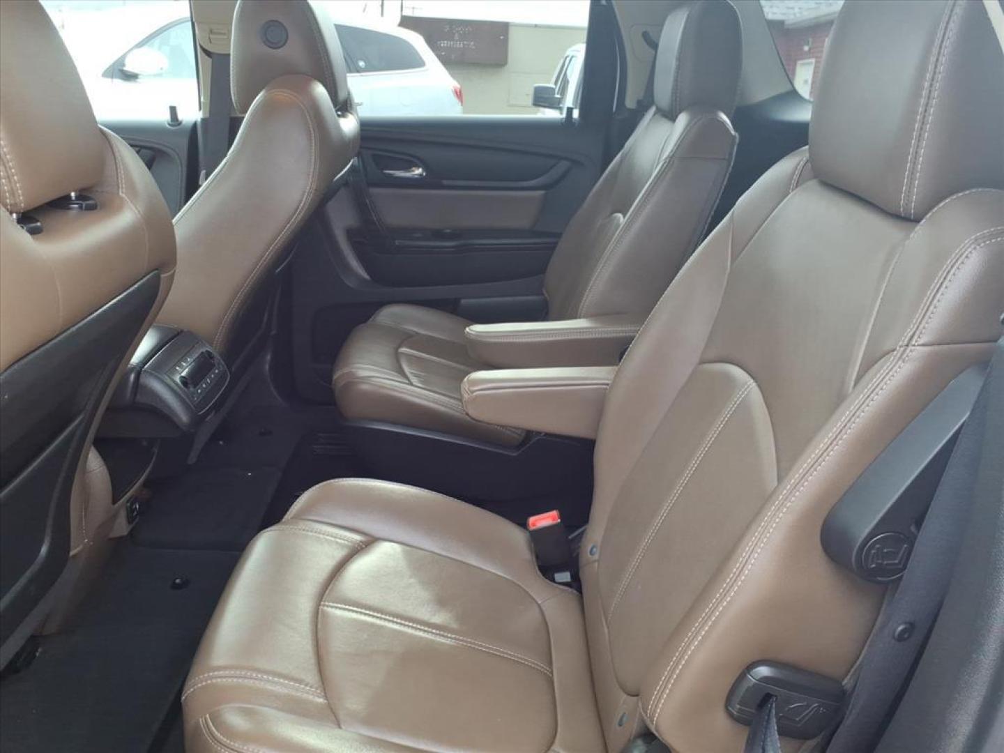 2017 Summit White GMC Acadia Limited Base (1GKKRSKD9HJ) with an 3.6L 3.6L V6 281hp 266ft. lbs. Direct Injection engine, 6-Speed Shiftable Automatic transmission, located at 5505 N. Summit St., Toledo, OH, 43611, (419) 729-2688, 41.654953, -83.530014 - Photo#5