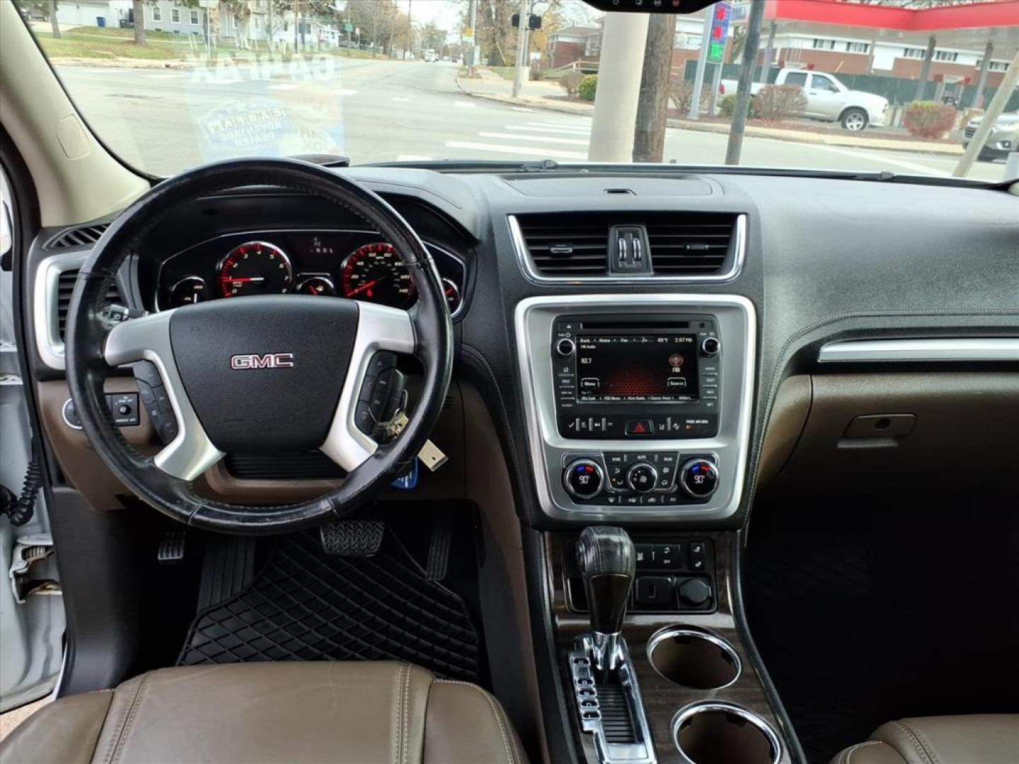 2017 Summit White GMC Acadia Limited Base (1GKKRSKD9HJ) with an 3.6L 3.6L V6 281hp 266ft. lbs. Direct Injection engine, 6-Speed Shiftable Automatic transmission, located at 5505 N. Summit St., Toledo, OH, 43611, (419) 729-2688, 41.654953, -83.530014 - Photo#6