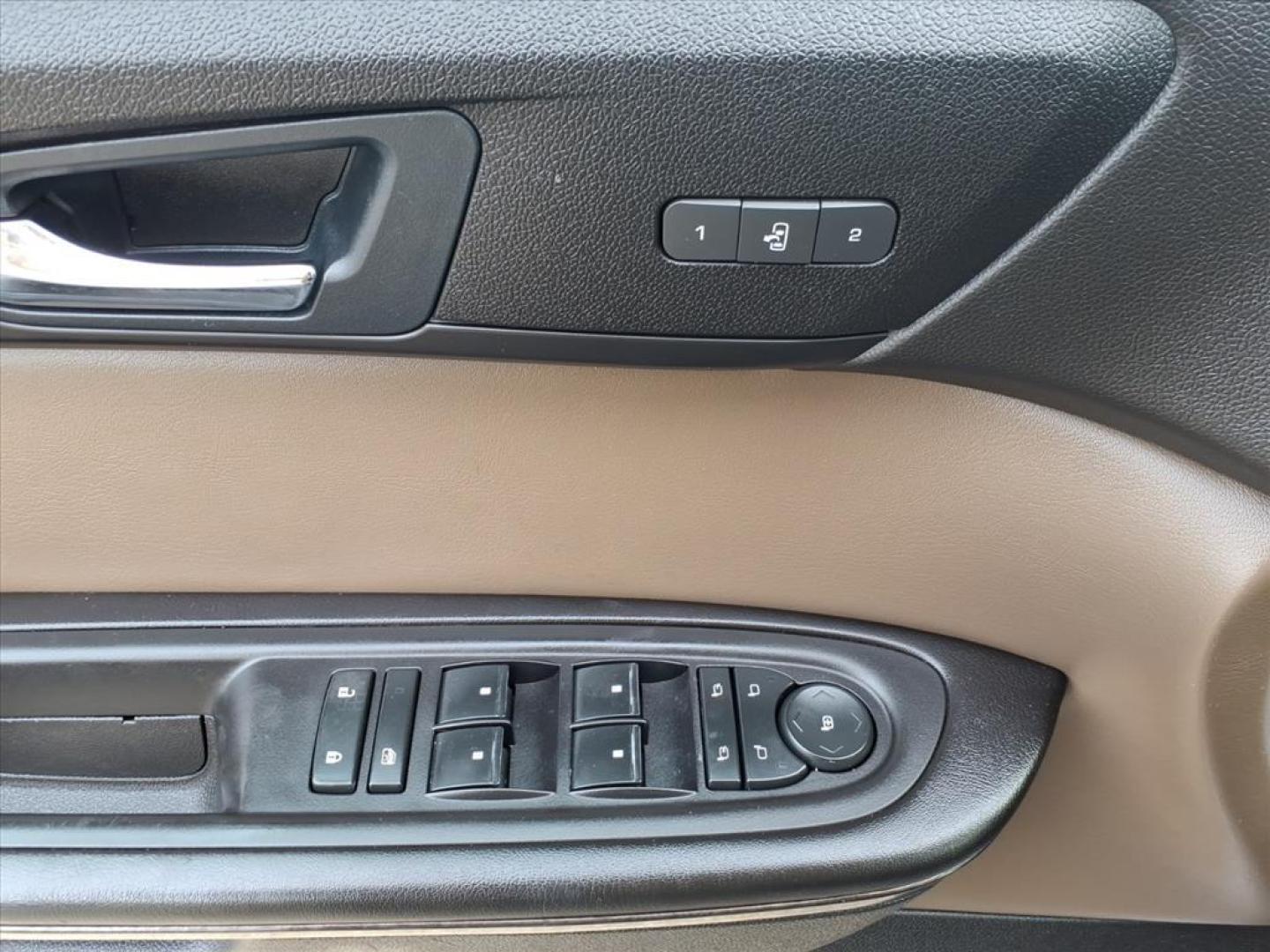 2017 Summit White GMC Acadia Limited Base (1GKKRSKD9HJ) with an 3.6L 3.6L V6 281hp 266ft. lbs. Direct Injection engine, 6-Speed Shiftable Automatic transmission, located at 5505 N. Summit St., Toledo, OH, 43611, (419) 729-2688, 41.654953, -83.530014 - Photo#8