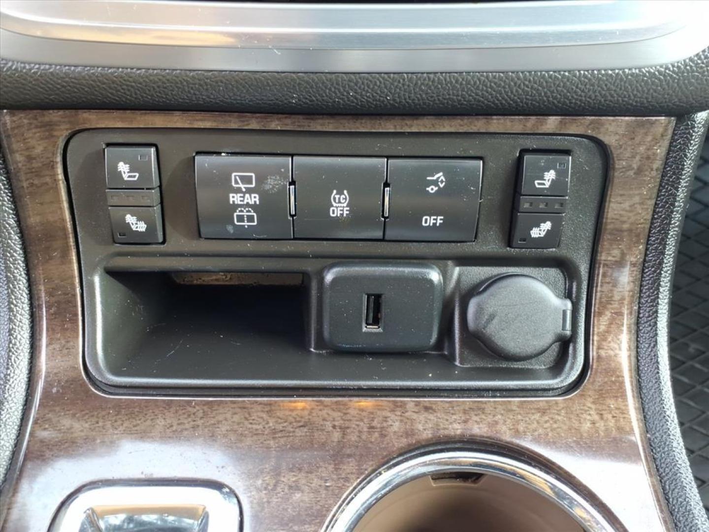 2017 Summit White GMC Acadia Limited Base (1GKKRSKD9HJ) with an 3.6L 3.6L V6 281hp 266ft. lbs. Direct Injection engine, 6-Speed Shiftable Automatic transmission, located at 5505 N. Summit St., Toledo, OH, 43611, (419) 729-2688, 41.654953, -83.530014 - Photo#13