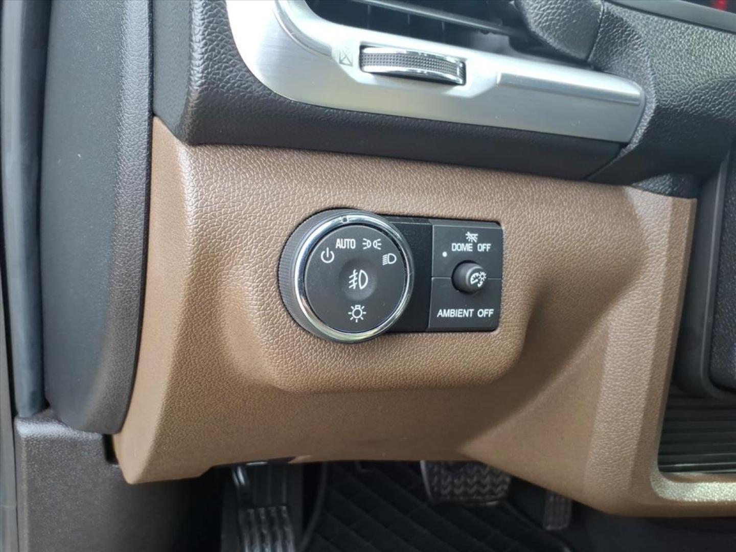 2017 Summit White GMC Acadia Limited Base (1GKKRSKD9HJ) with an 3.6L 3.6L V6 281hp 266ft. lbs. Direct Injection engine, 6-Speed Shiftable Automatic transmission, located at 5505 N. Summit St., Toledo, OH, 43611, (419) 729-2688, 41.654953, -83.530014 - Photo#18