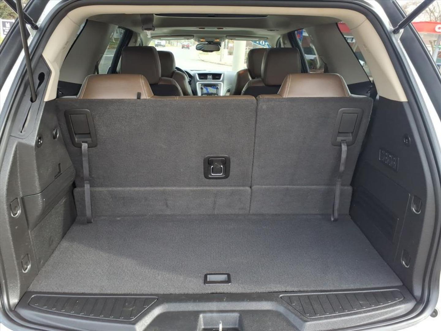 2017 Summit White GMC Acadia Limited Base (1GKKRSKD9HJ) with an 3.6L 3.6L V6 281hp 266ft. lbs. Direct Injection engine, 6-Speed Shiftable Automatic transmission, located at 5505 N. Summit St., Toledo, OH, 43611, (419) 729-2688, 41.654953, -83.530014 - Photo#19