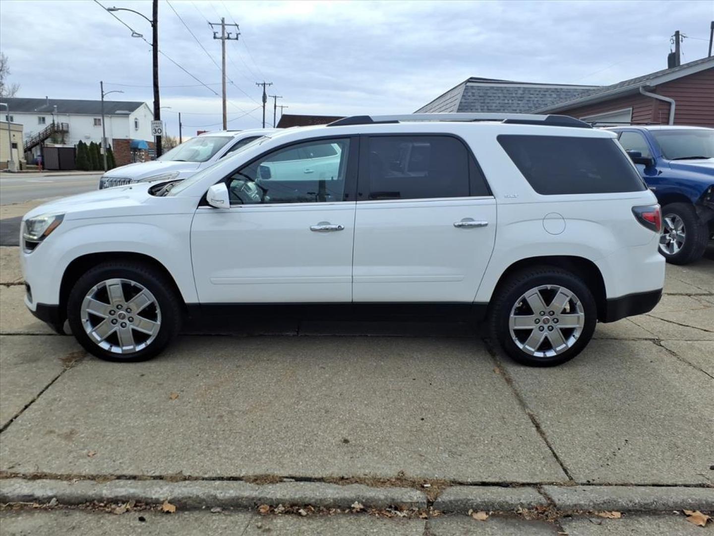 2017 Summit White GMC Acadia Limited Base (1GKKRSKD9HJ) with an 3.6L 3.6L V6 281hp 266ft. lbs. Direct Injection engine, 6-Speed Shiftable Automatic transmission, located at 5505 N. Summit St., Toledo, OH, 43611, (419) 729-2688, 41.654953, -83.530014 - Photo#25