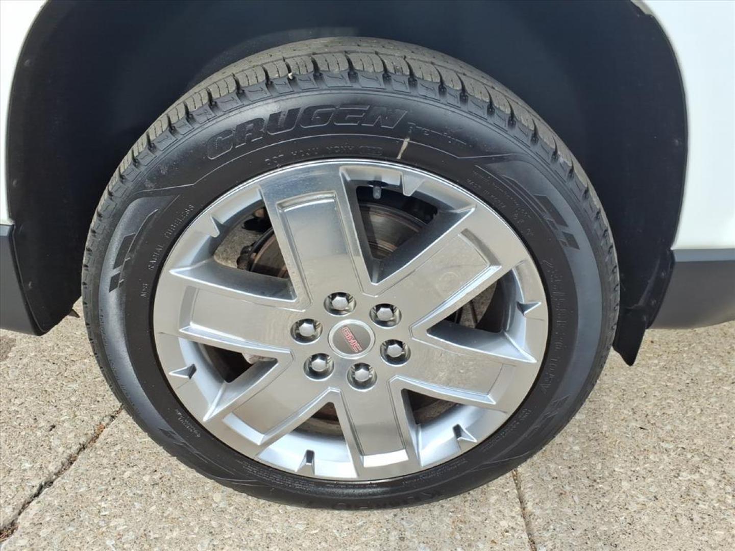 2017 Summit White GMC Acadia Limited Base (1GKKRSKD9HJ) with an 3.6L 3.6L V6 281hp 266ft. lbs. Direct Injection engine, 6-Speed Shiftable Automatic transmission, located at 5505 N. Summit St., Toledo, OH, 43611, (419) 729-2688, 41.654953, -83.530014 - Photo#29