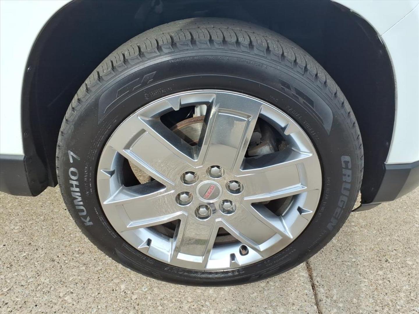 2017 Summit White GMC Acadia Limited Base (1GKKRSKD9HJ) with an 3.6L 3.6L V6 281hp 266ft. lbs. Direct Injection engine, 6-Speed Shiftable Automatic transmission, located at 5505 N. Summit St., Toledo, OH, 43611, (419) 729-2688, 41.654953, -83.530014 - Photo#30