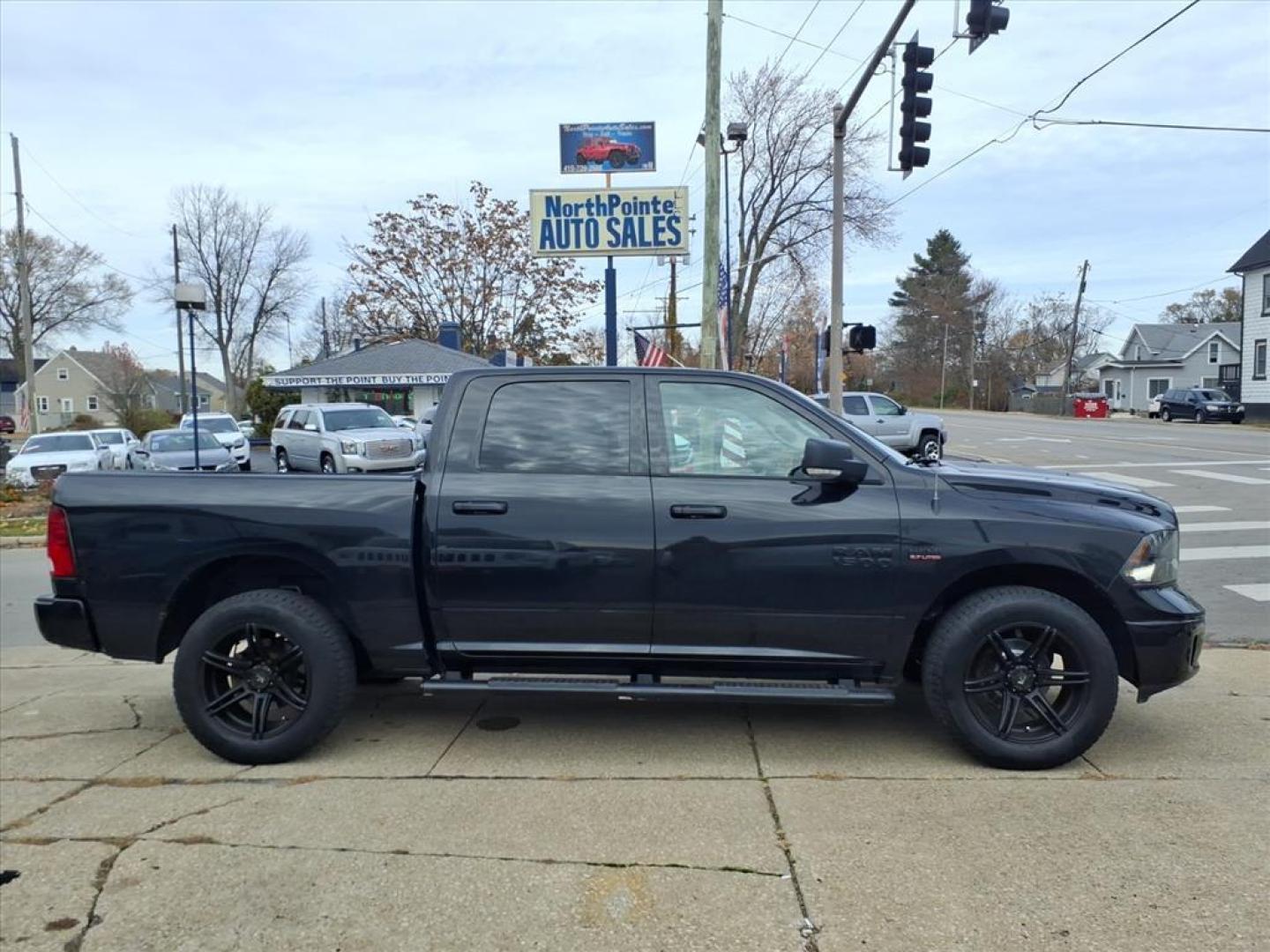 2018 Black Clear Coat RAM 1500 Big Horn (1C6RR7LTXJS) with an 5.7L HEMI 5.7L V8 395hp 410ft. lbs. Sequential Multiport Fuel Injection engine, 8-Speed Shiftable Automatic transmission, located at 5505 N. Summit St., Toledo, OH, 43611, (419) 729-2688, 41.654953, -83.530014 - Photo#0