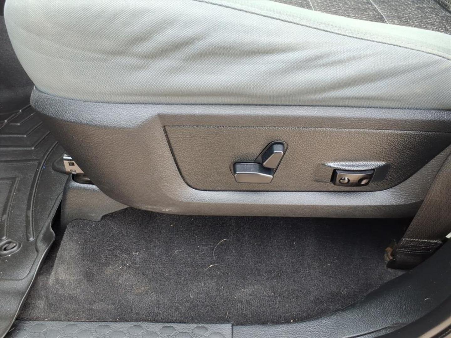 2018 Black Clear Coat RAM 1500 Big Horn (1C6RR7LTXJS) with an 5.7L HEMI 5.7L V8 395hp 410ft. lbs. Sequential Multiport Fuel Injection engine, 8-Speed Shiftable Automatic transmission, located at 5505 N. Summit St., Toledo, OH, 43611, (419) 729-2688, 41.654953, -83.530014 - Photo#2