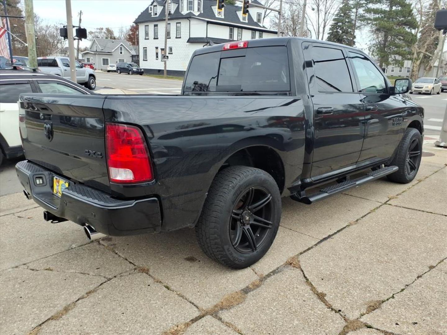 2018 Black Clear Coat RAM 1500 Big Horn (1C6RR7LTXJS) with an 5.7L HEMI 5.7L V8 395hp 410ft. lbs. Sequential Multiport Fuel Injection engine, 8-Speed Shiftable Automatic transmission, located at 5505 N. Summit St., Toledo, OH, 43611, (419) 729-2688, 41.654953, -83.530014 - Photo#21