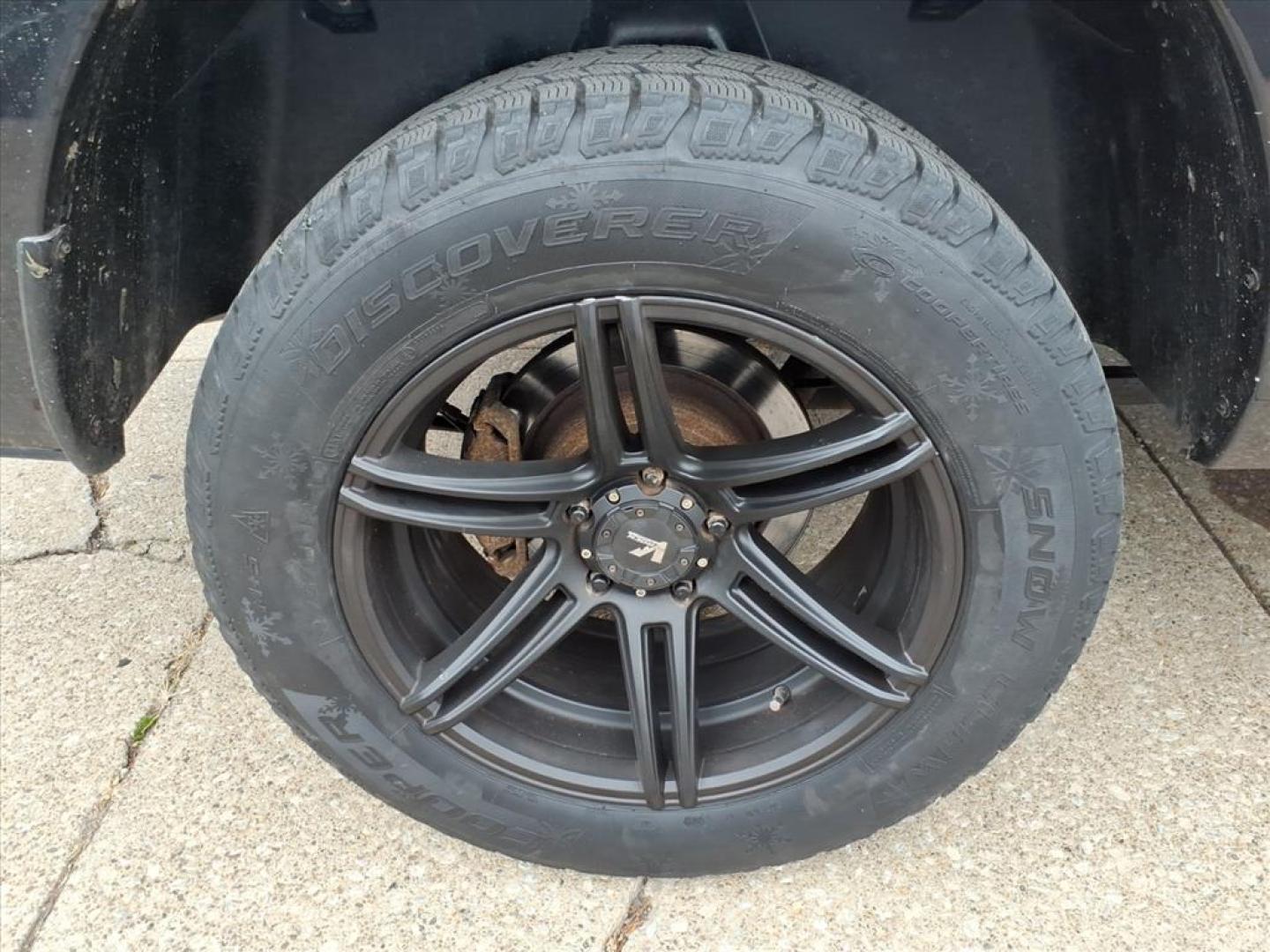 2018 Black Clear Coat RAM 1500 Big Horn (1C6RR7LTXJS) with an 5.7L HEMI 5.7L V8 395hp 410ft. lbs. Sequential Multiport Fuel Injection engine, 8-Speed Shiftable Automatic transmission, located at 5505 N. Summit St., Toledo, OH, 43611, (419) 729-2688, 41.654953, -83.530014 - Photo#22