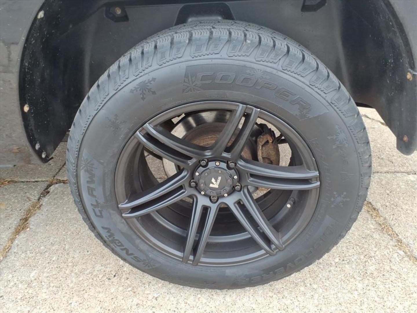2018 Black Clear Coat RAM 1500 Big Horn (1C6RR7LTXJS) with an 5.7L HEMI 5.7L V8 395hp 410ft. lbs. Sequential Multiport Fuel Injection engine, 8-Speed Shiftable Automatic transmission, located at 5505 N. Summit St., Toledo, OH, 43611, (419) 729-2688, 41.654953, -83.530014 - Photo#25
