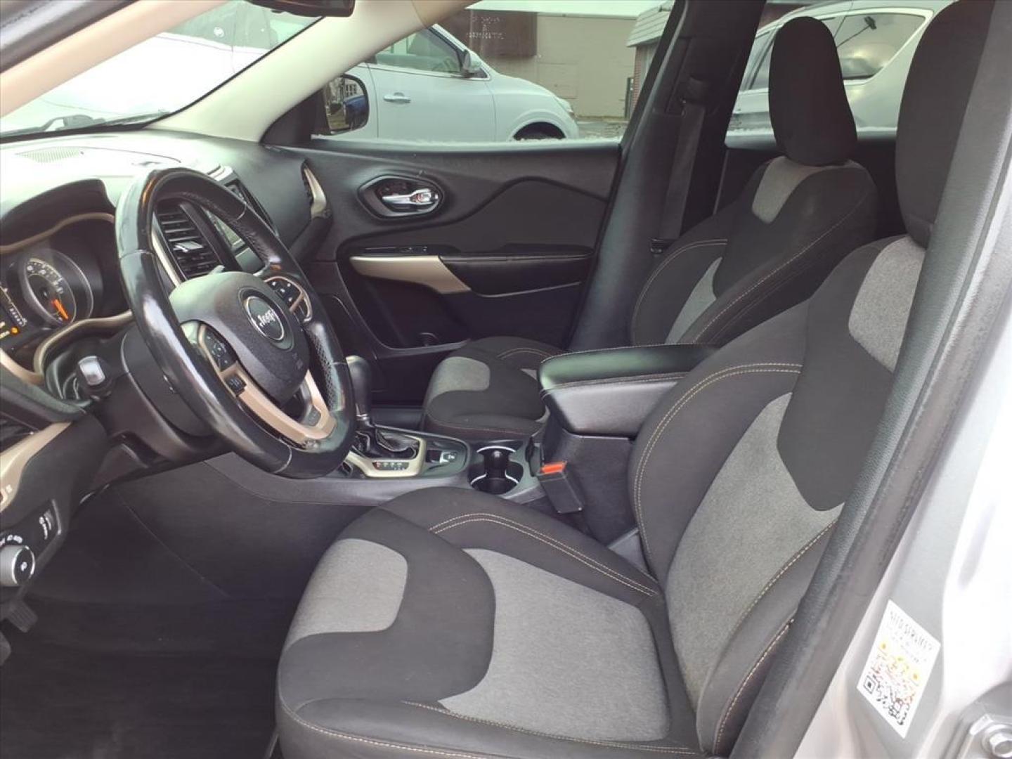 2018 Billet Silver Metallic Clear Coat Jeep Cherokee Latitude (1C4PJLCB9JD) with an 2.4L 2.4L I4 180hp 171ft. lbs. Sequential Multiport Fuel Injection engine, 9-Speed Shiftable Automatic transmission, located at 5505 N. Summit St., Toledo, OH, 43611, (419) 729-2688, 41.654953, -83.530014 - Photo#1